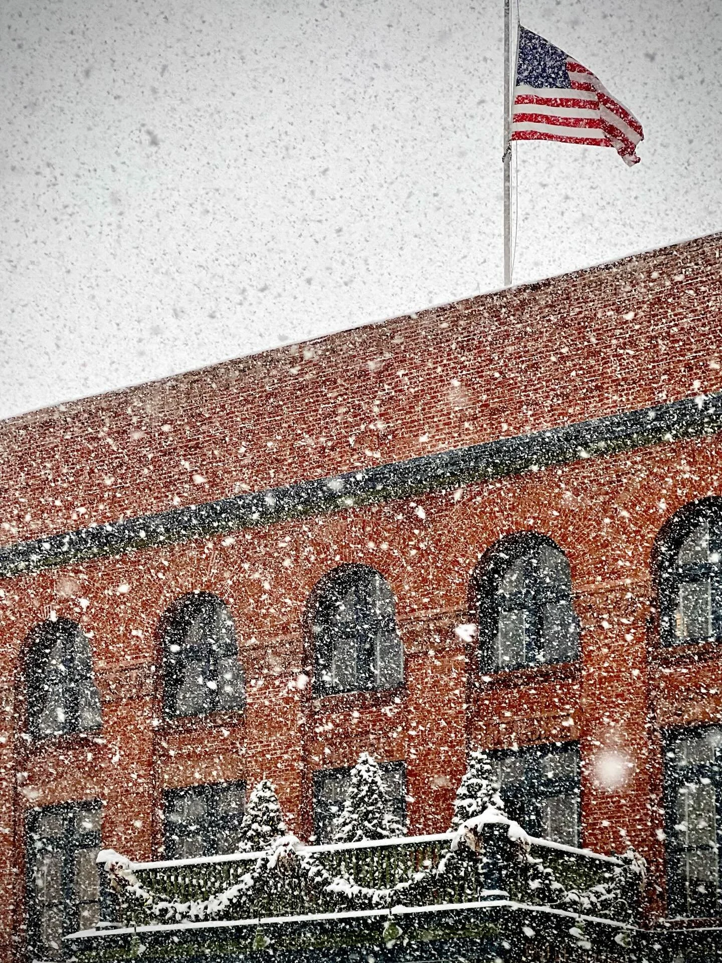 In honor of today&rsquo;s snowfall! A look at a few snowy moments we enjoyed this season ❄️ 

📸: @linds_hoff 

#aspen #home #winter #snow #mountainliving
