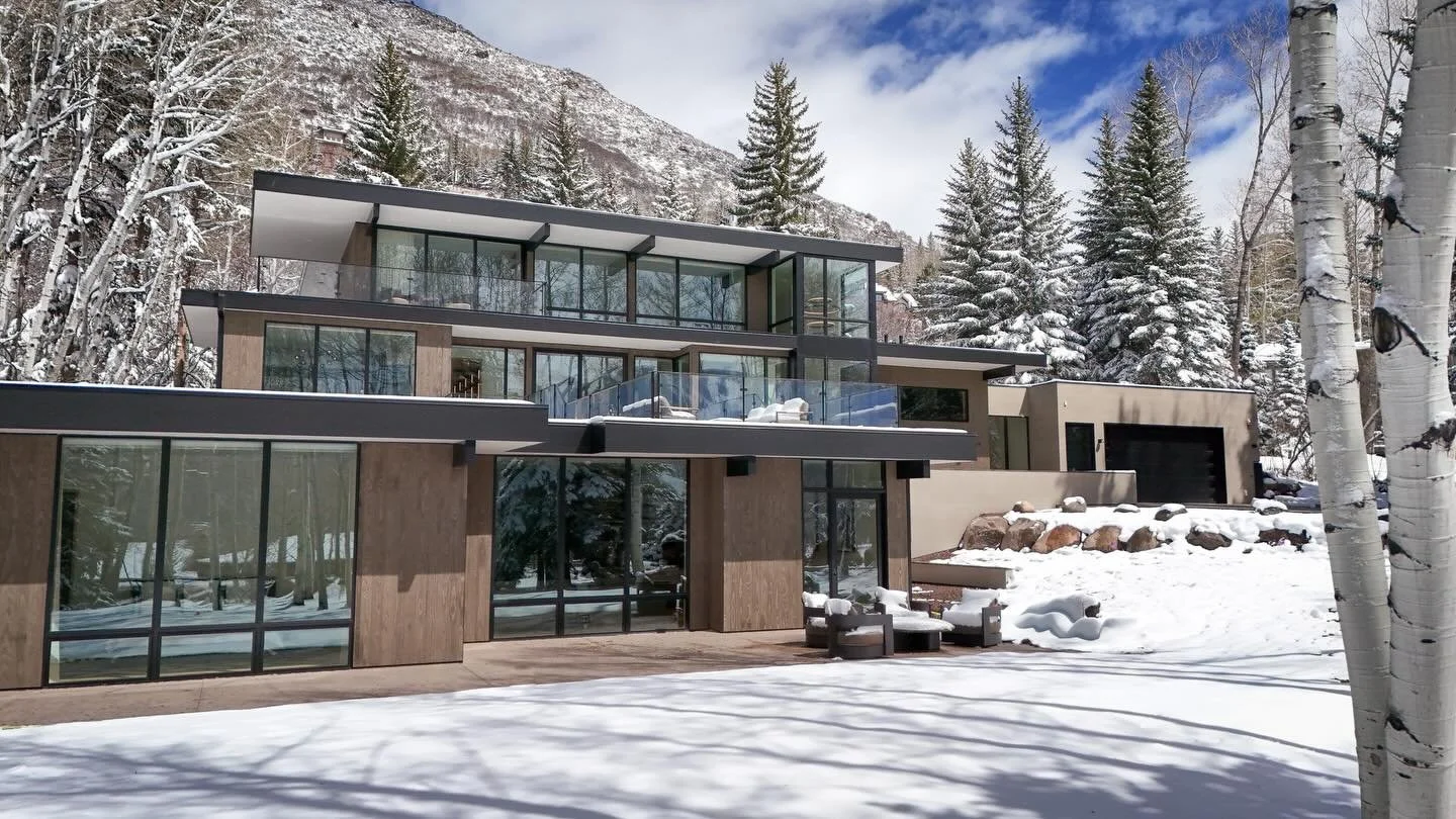 An exterior look at 323 E Reds! The home's unique tiered design creates a sleek, dynamic perspective. While the mountain-modern approach to the property follows the lot's topography, it sets it apart from neighboring properties. 

#aspen #home #desig