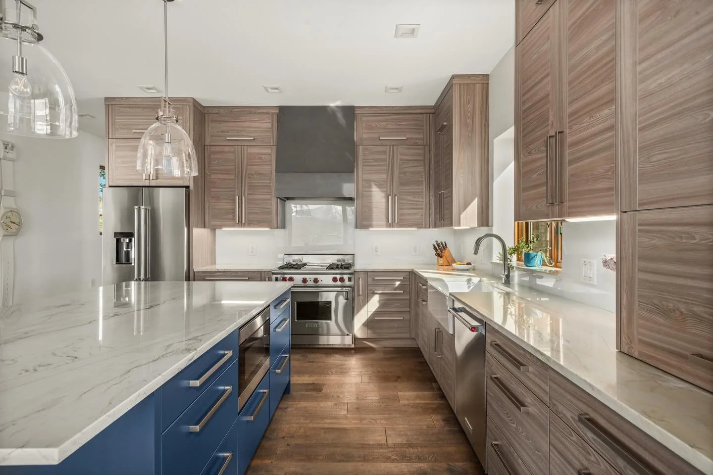 The heart of the home! Remodeled in 2019 the large chef&rsquo;s kitchen at 735 Green Meadow was strategically designed with aesthetics and function in mind. The double-sided fireplace adds a fun and dynamic twist to the space! 
&bull;
&bull;
&bull;
#