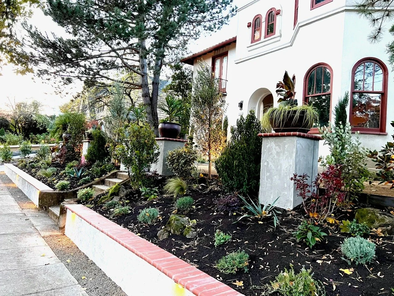 Mediterranean garden design by Garden Riot Designs, Hood River, Oregon