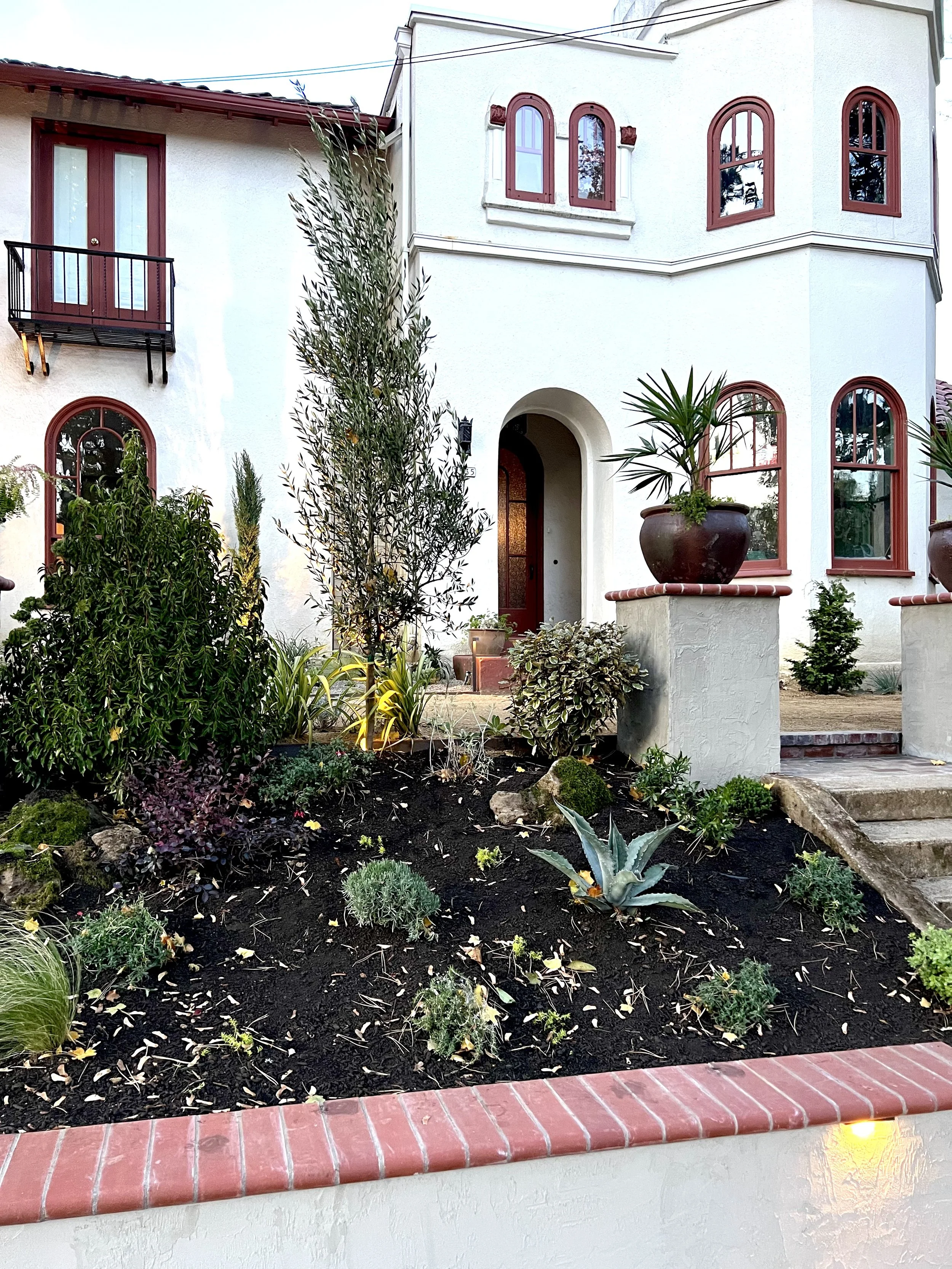 Mediterranean garden design by Garden Riot Designs, Hood River, Oregon 