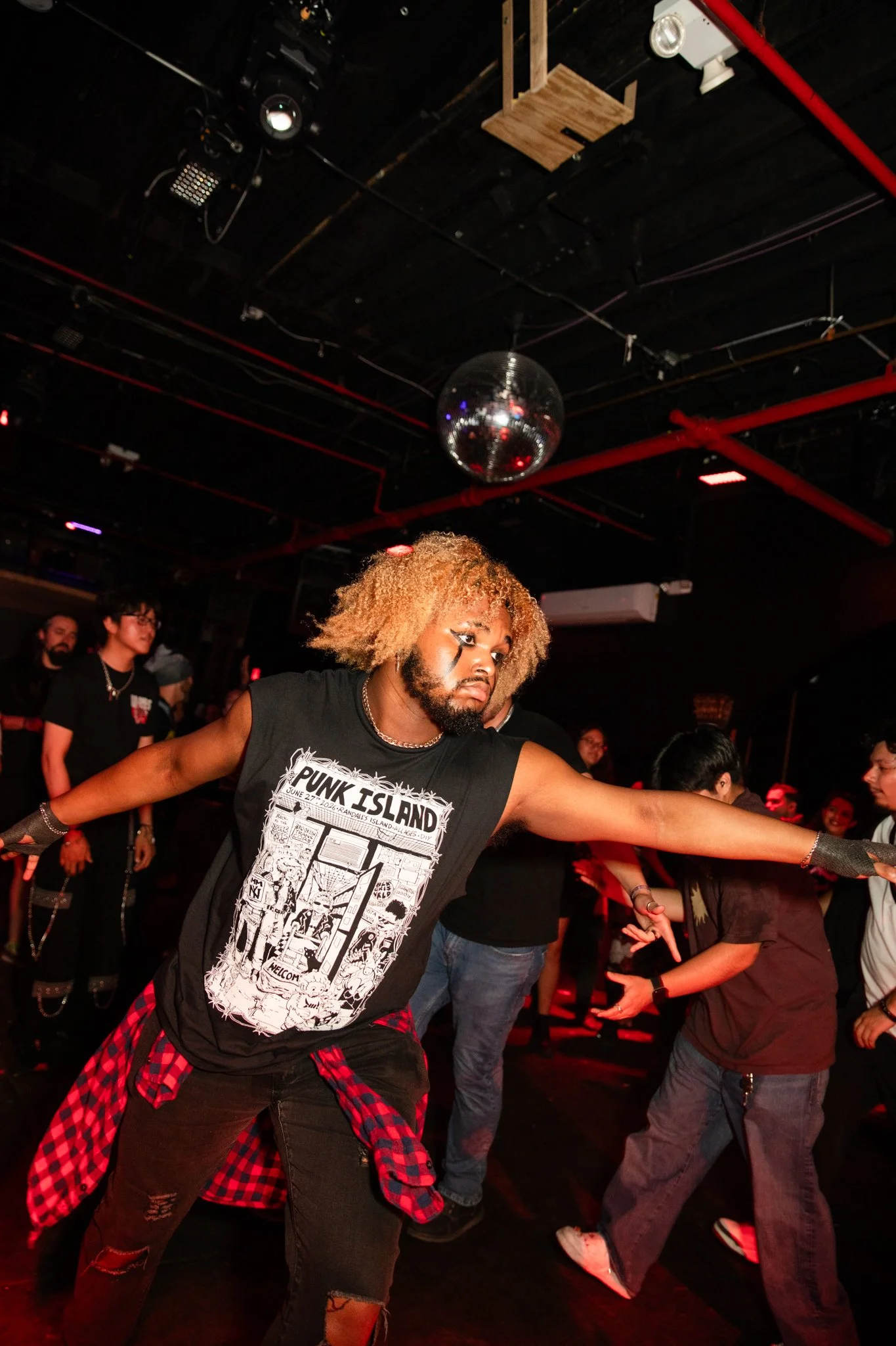 HOUSEOFHEAVY22.jpg