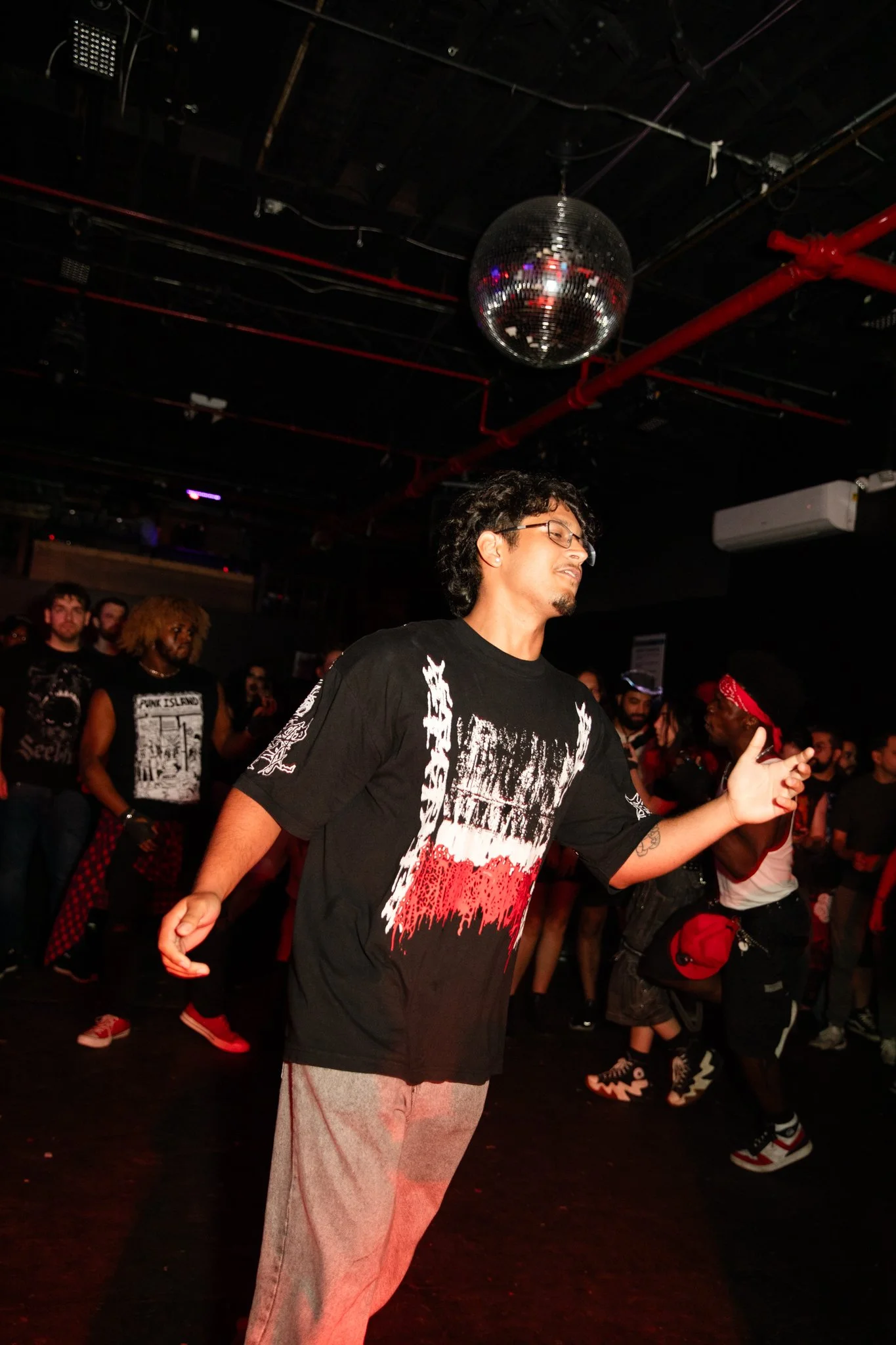 HOUSEOFHEAVY31.jpg