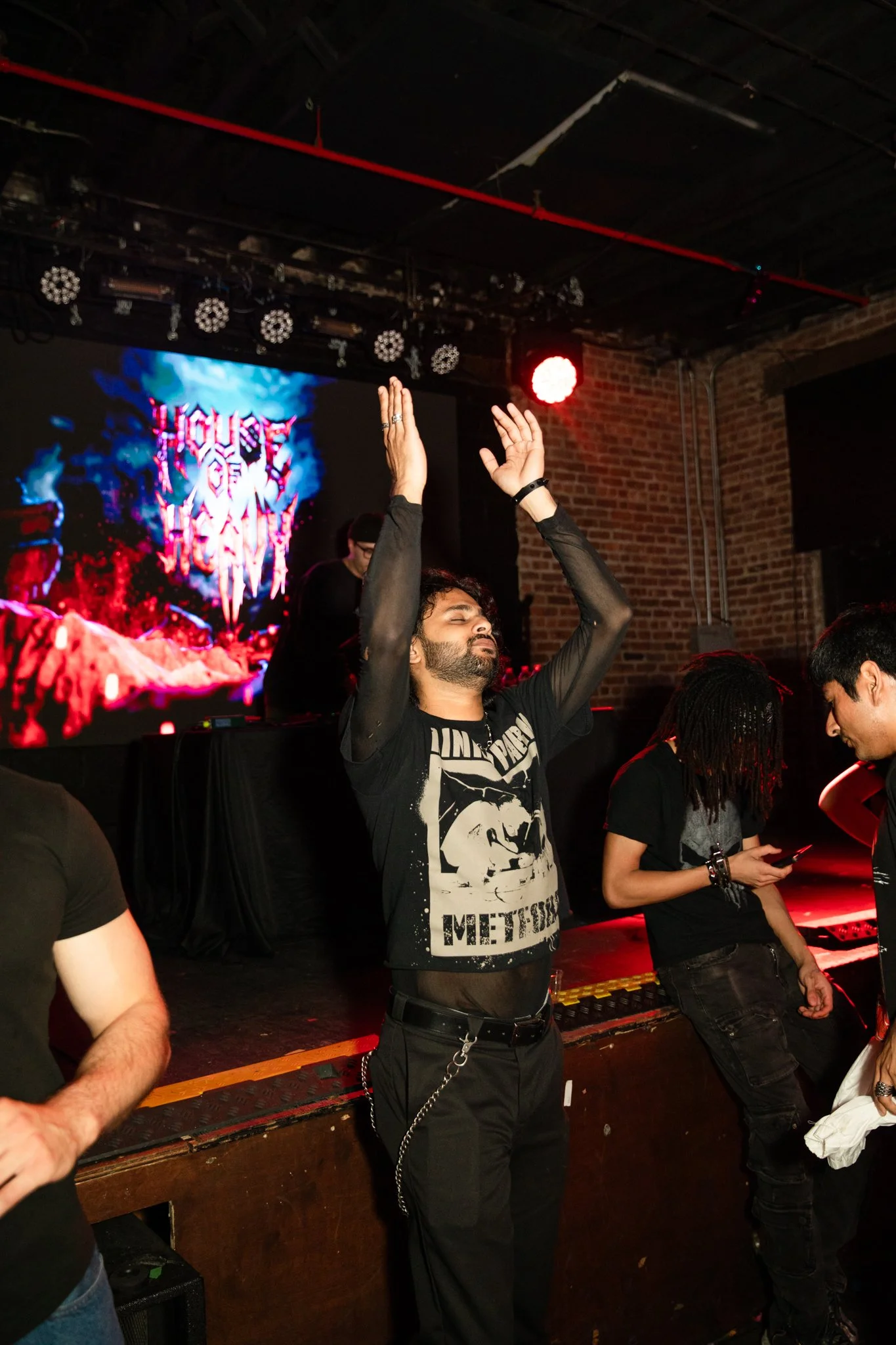HOUSEOFHEAVY18.jpg