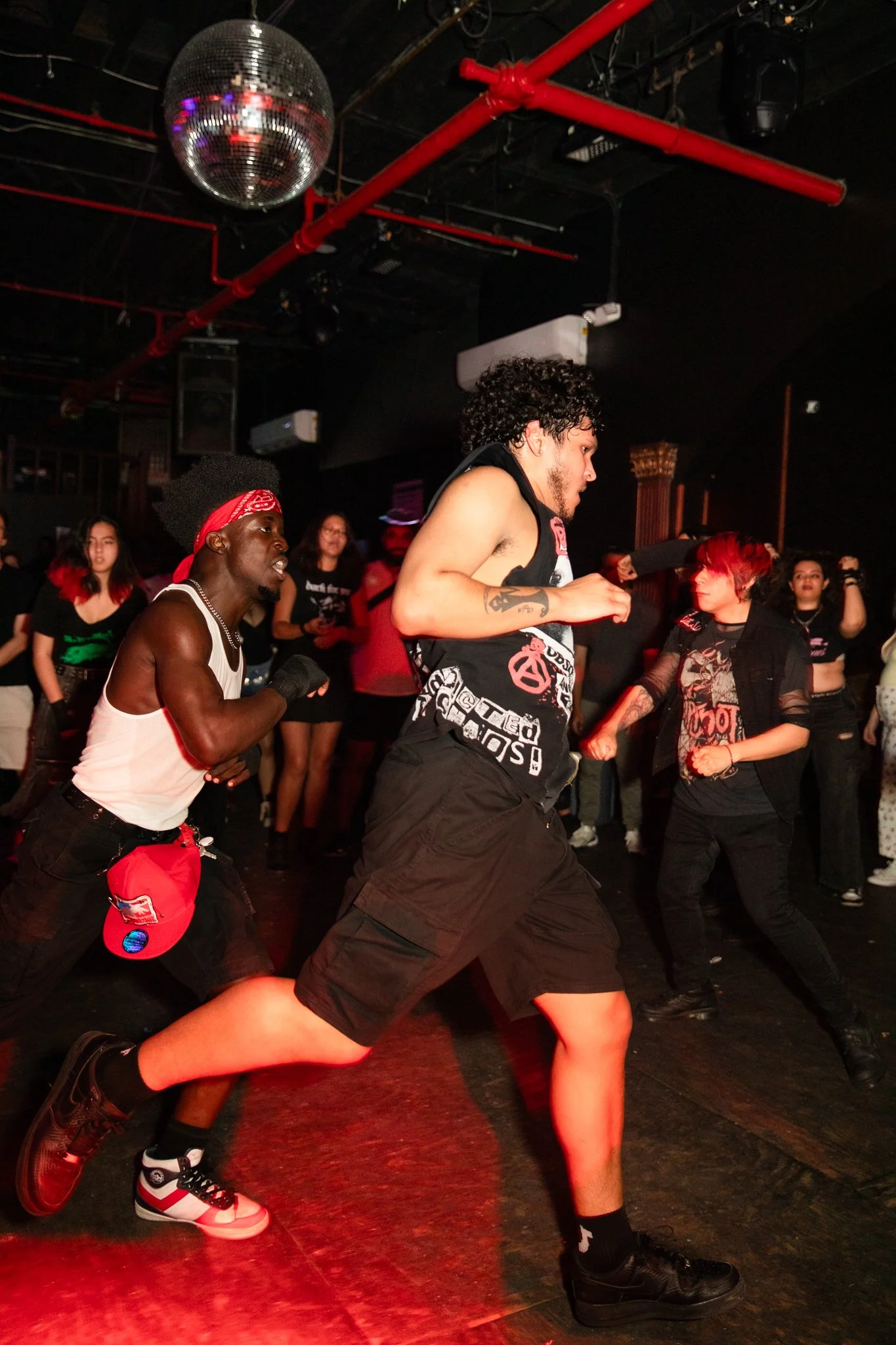 HOUSEOFHEAVY32.jpg