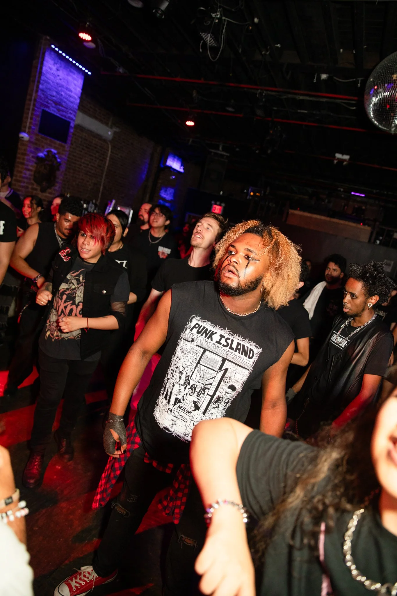 HOUSEOFHEAVY13.jpg