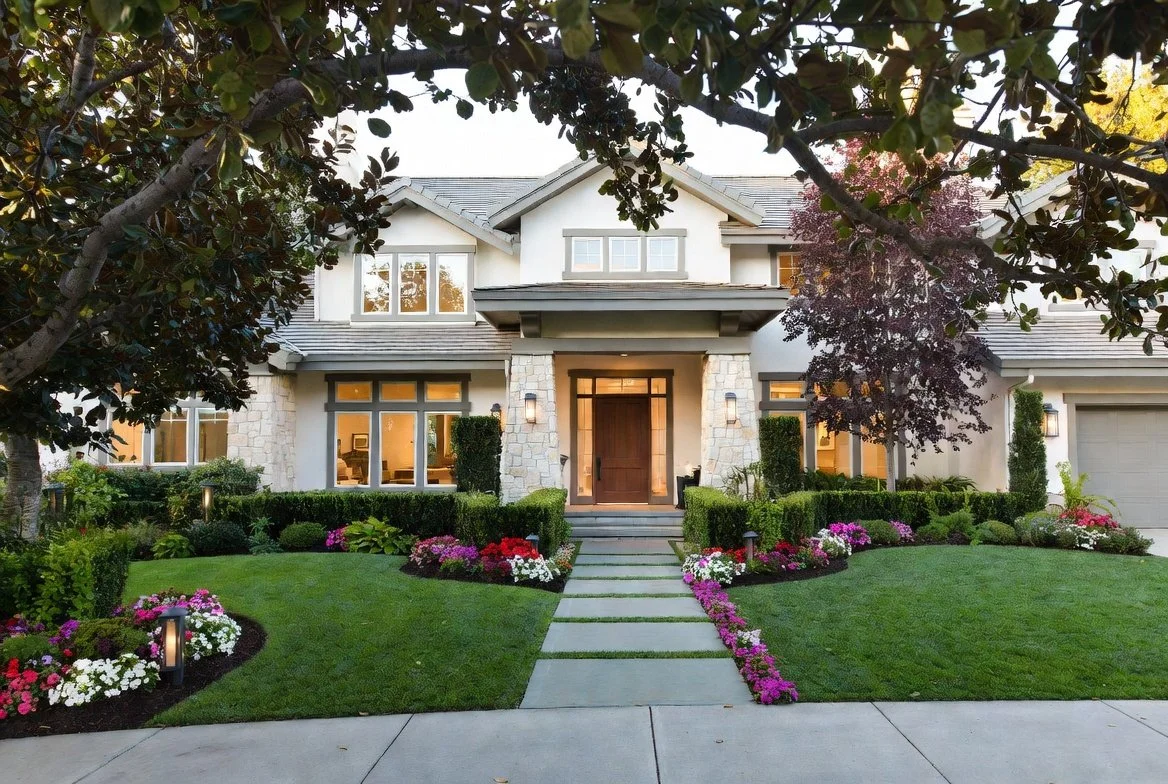 Exquisite Medford OR home with expert landscaping: lush green lawns, vibrant flower beds, trimmed hedges & stone pathways. Custom construction & remodel pros.