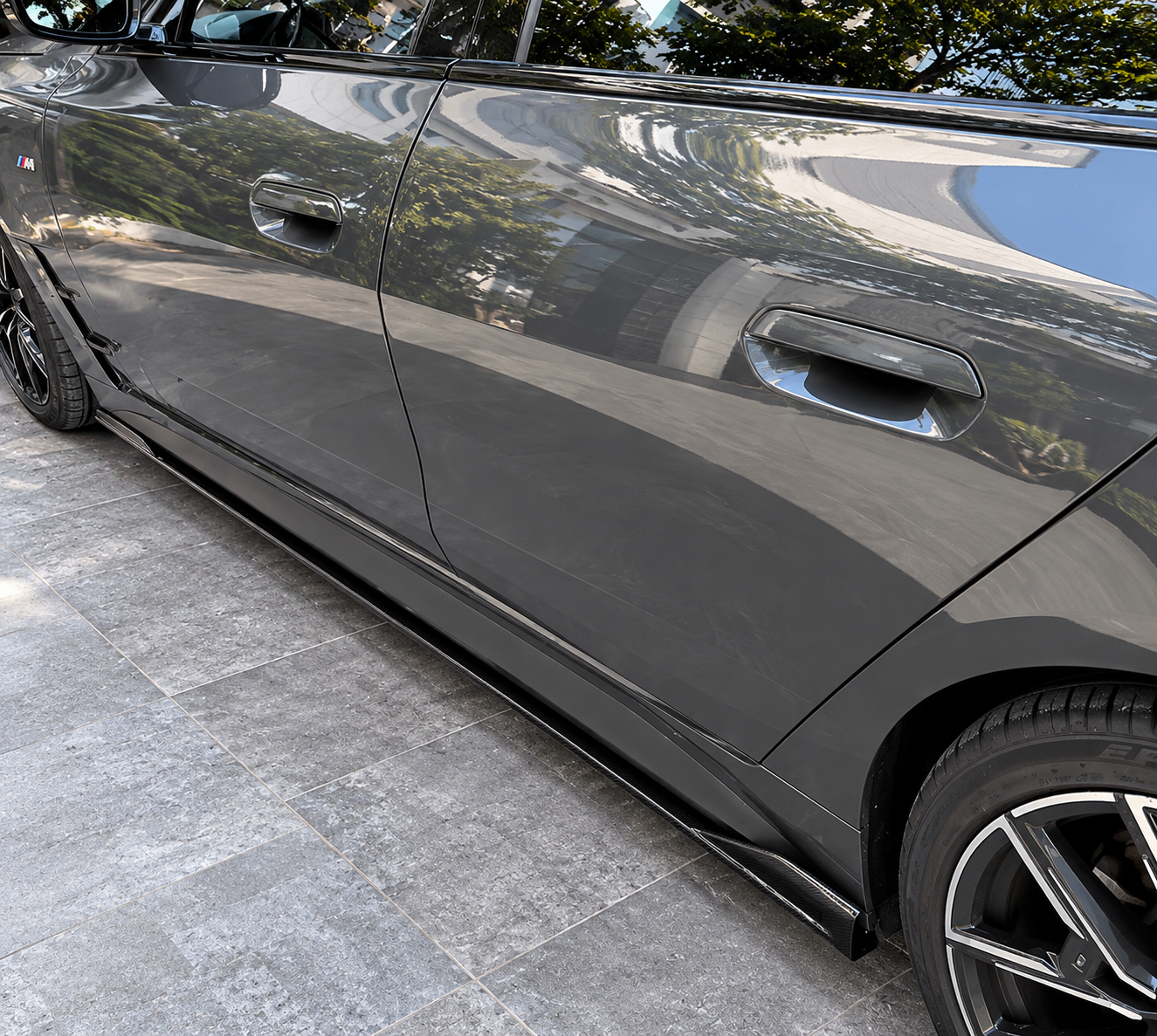 G26 M-Style 1-Piece Side Skirts