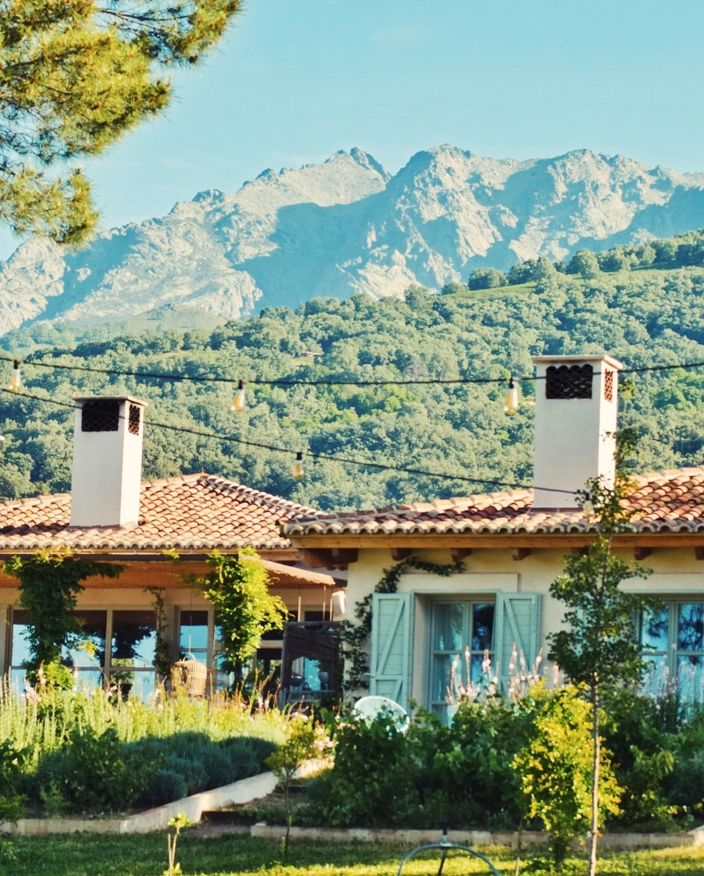 Casa rural de lujo en Candeleda con vistas a la Sierra de Gredos Finca privada en la Sierra de Gredos en Candeleda Ávila Alquiler íntegro casa rural en Candeleda para grupos