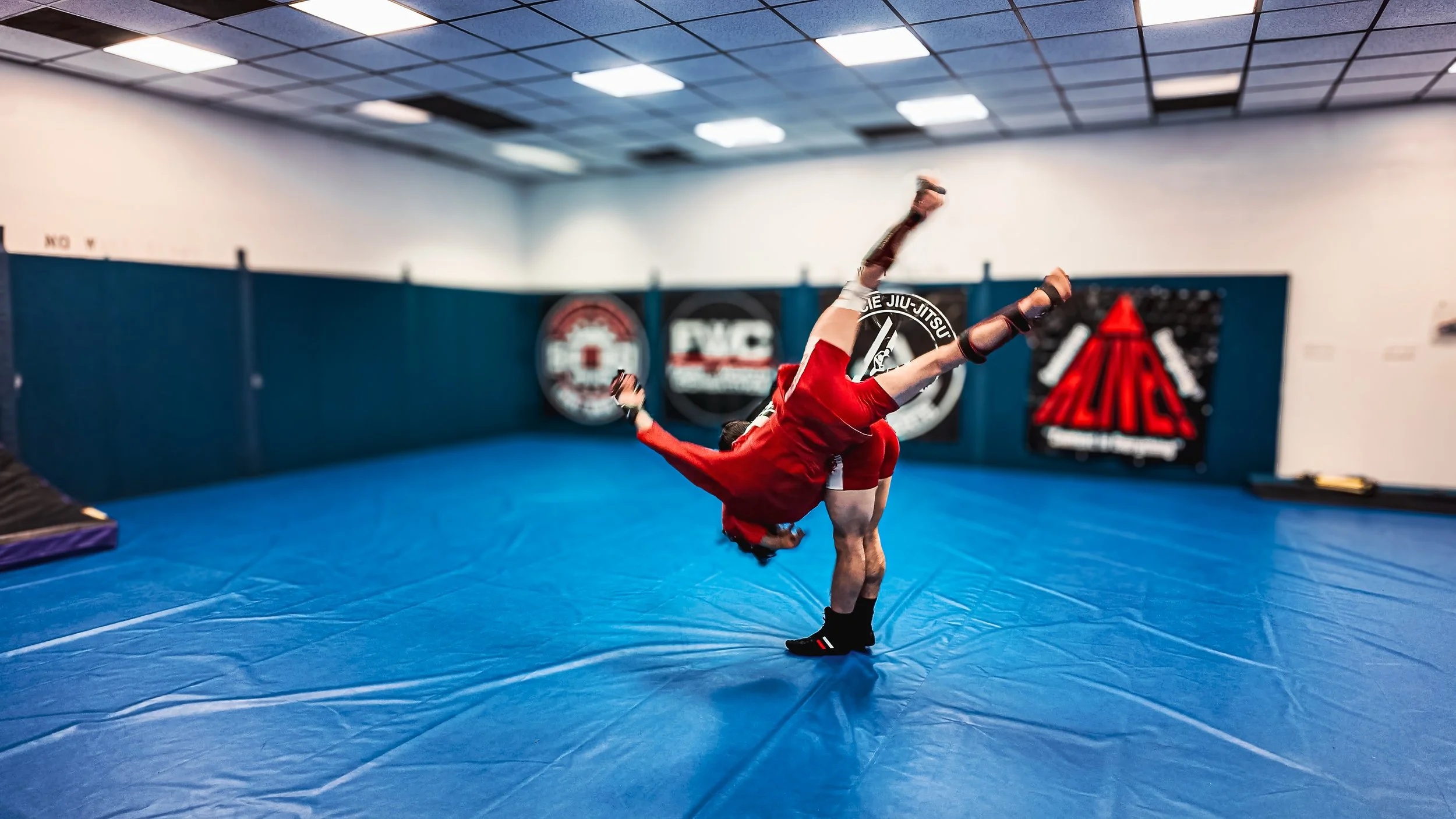 0800 fwd throw07.jpg (Copy) (Copy)