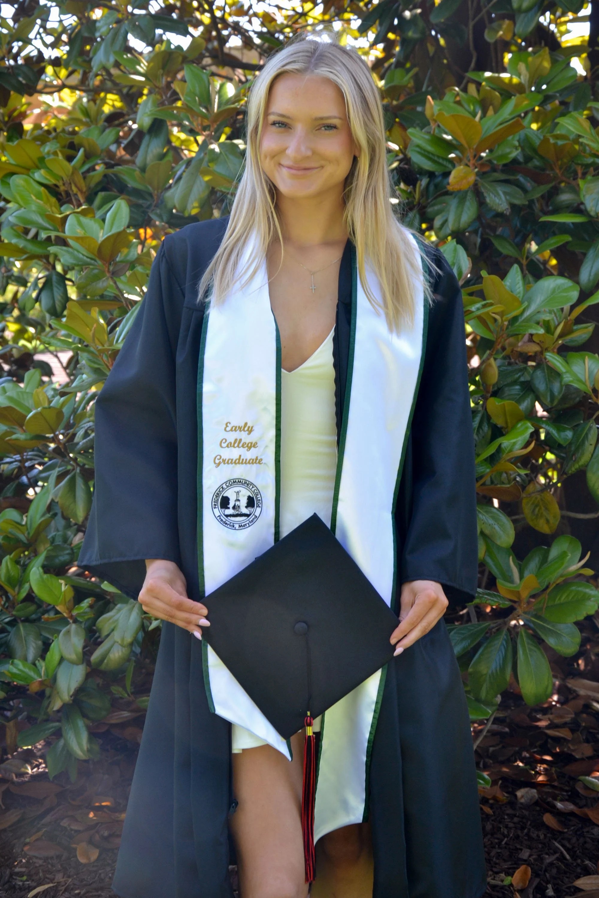 LizSeniorGrad_0258.JPEG