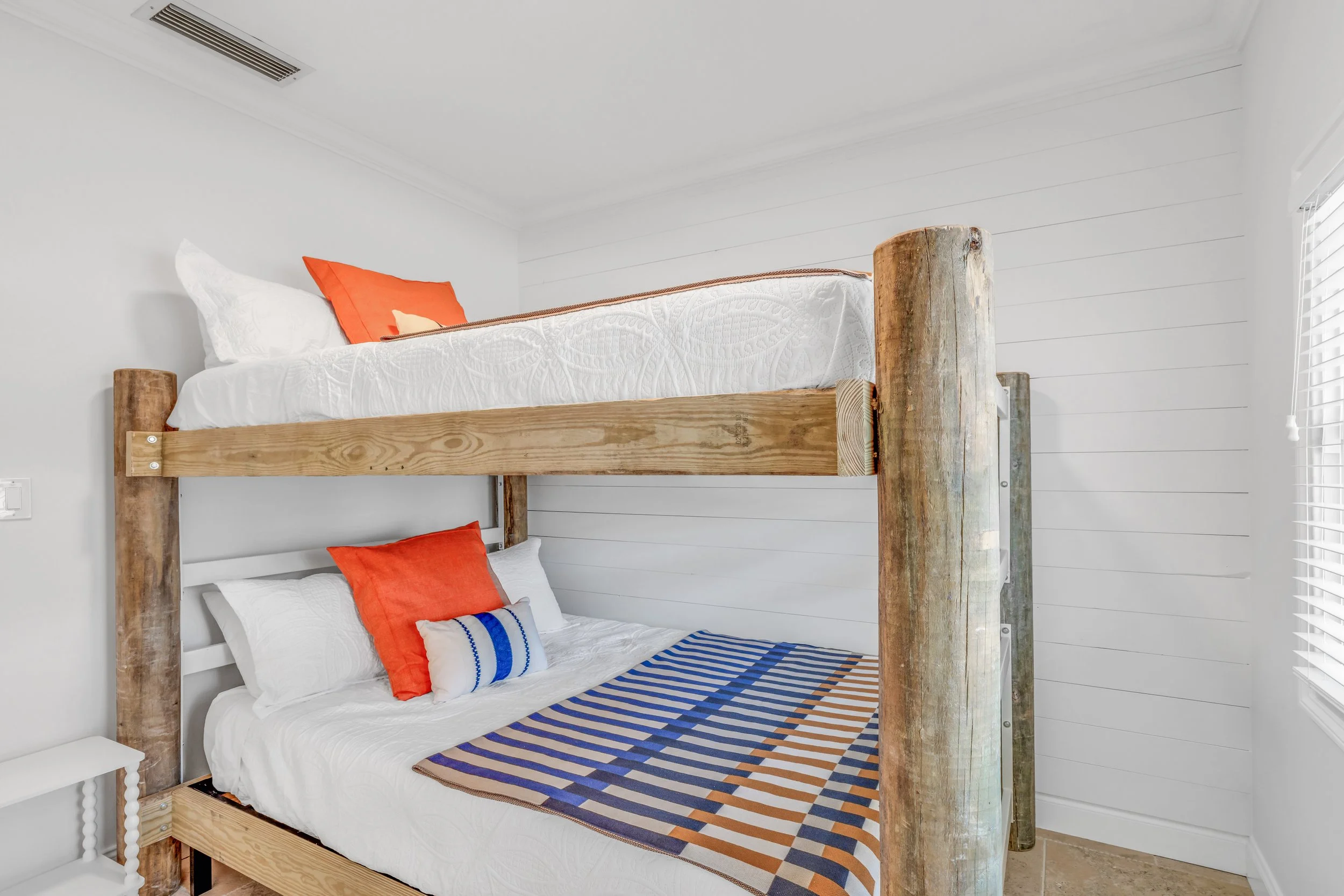 Bunk Room - Queen over Queen