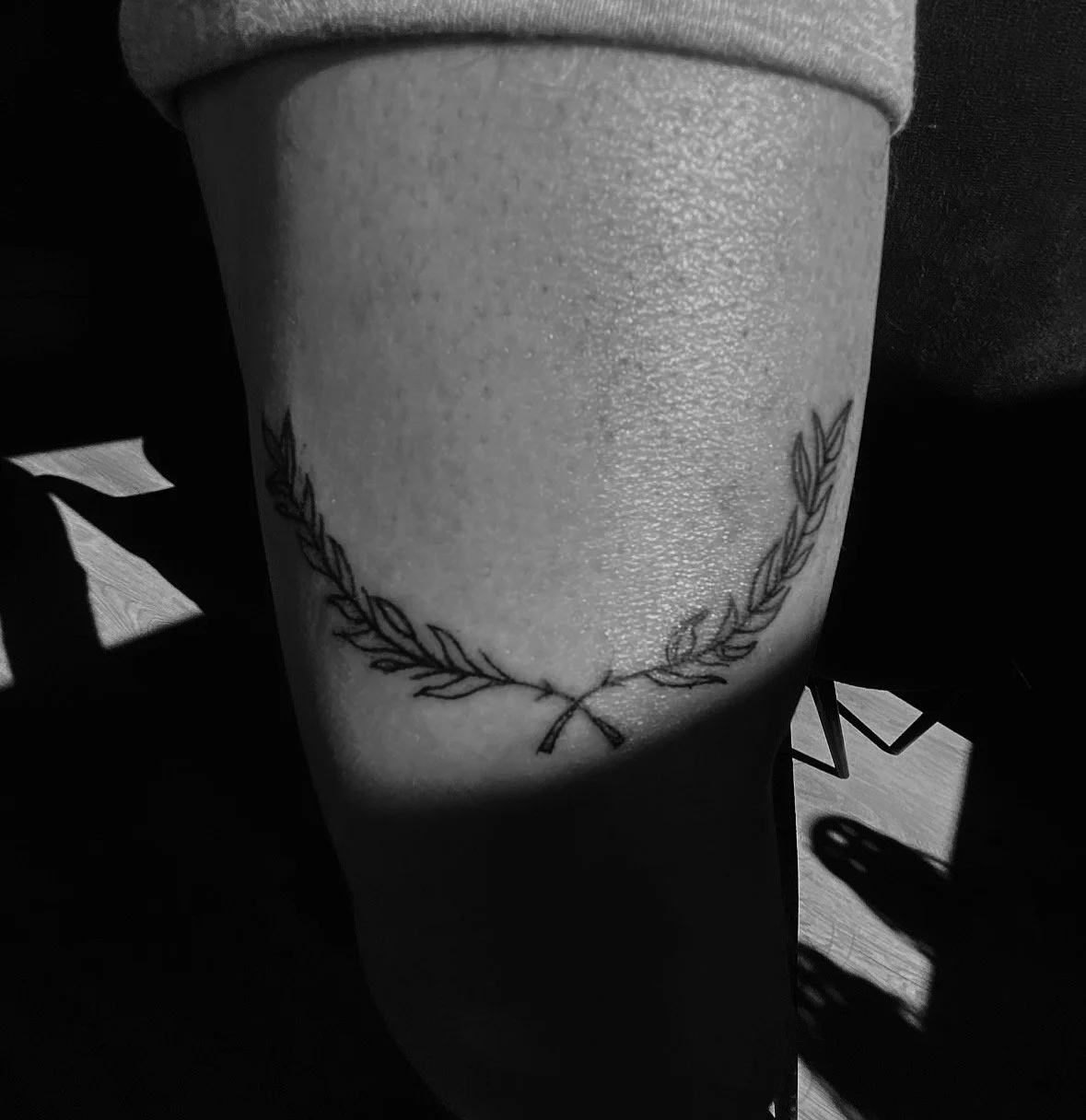   ( 120,- ) Rating Klant : ⭐⭐⭐⭐⭐
- Moderne blackwork tattoo
- Custom design, afgestemd op de klant