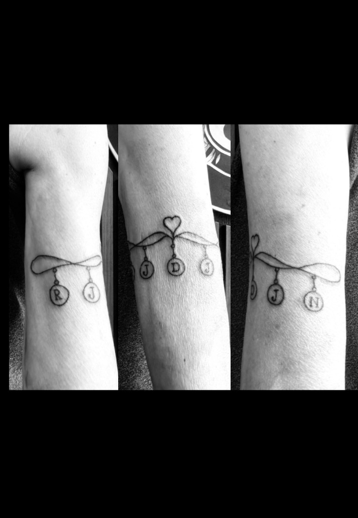   - ( 60,- ) Rating Klant: ⭐⭐⭐⭐⭐ fine line tattoo