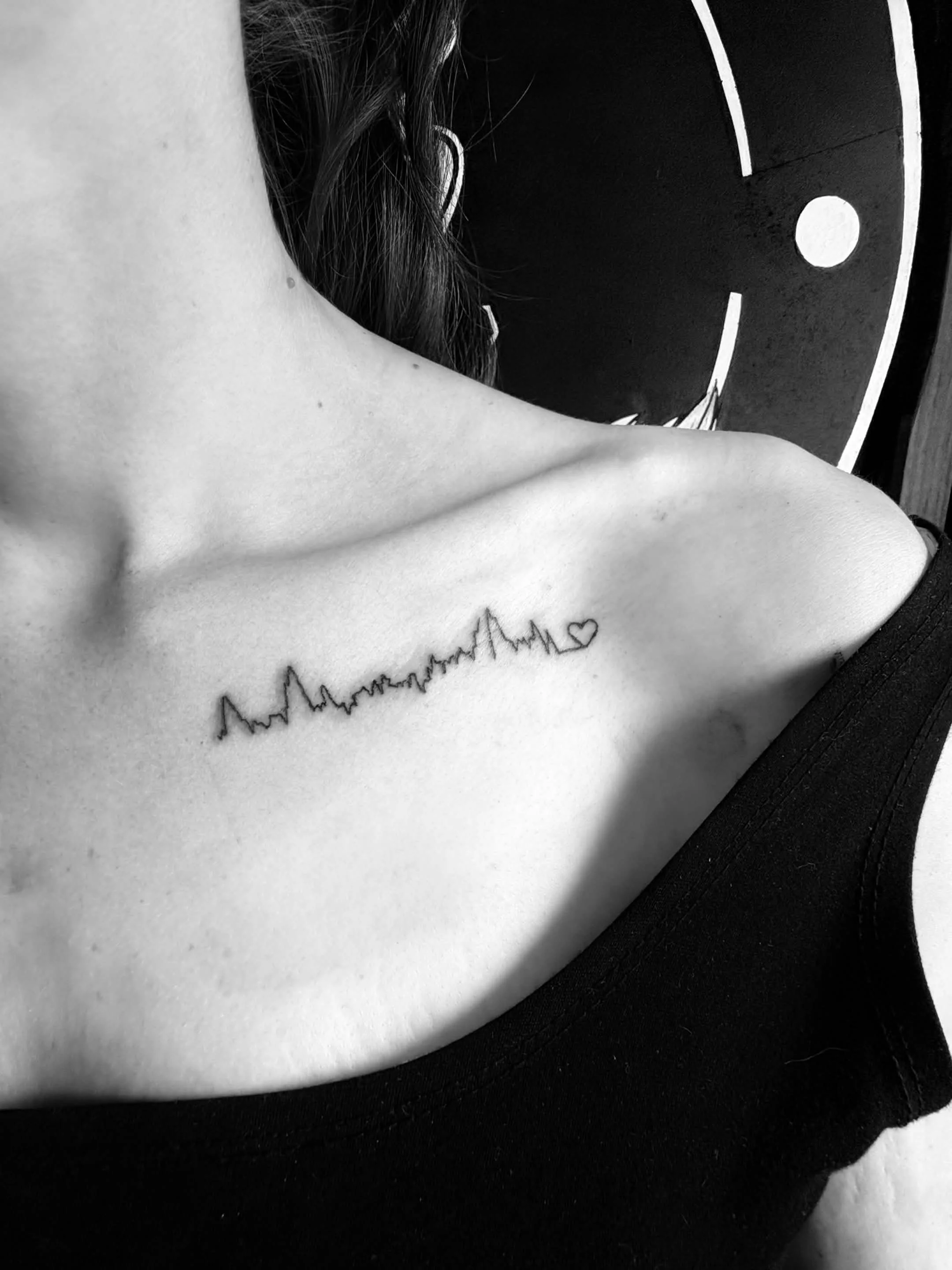   - ( 30,- Actie ) Rating Klant: ⭐⭐⭐⭐⭐ Minimalistische fine line micro tattoo