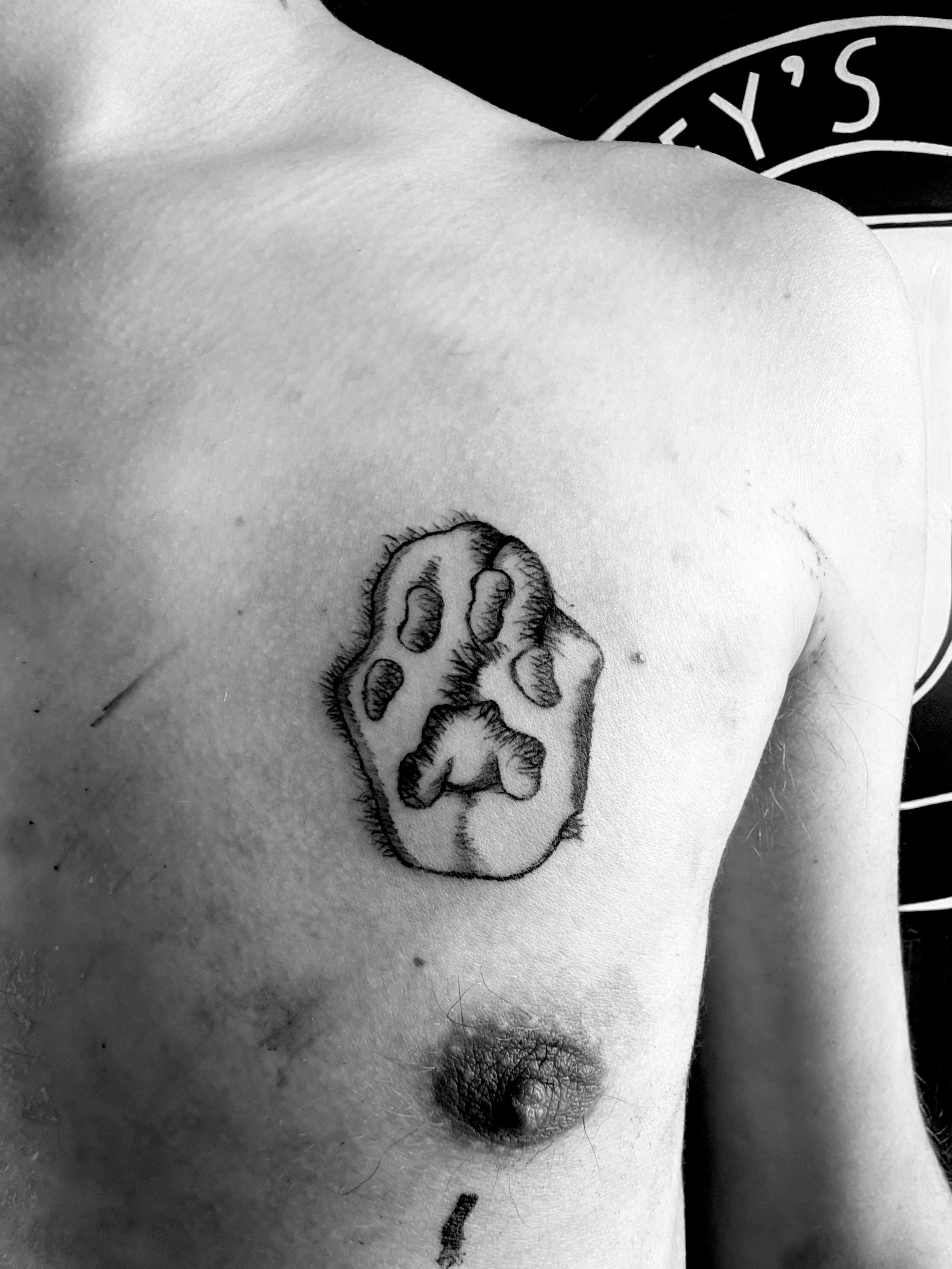   ( 60,- ) Rating Klant : ⭐⭐⭐⭐⭐
- Minimalistische black & grey fine line tattoo
- Custom design, afgestemd op de klant