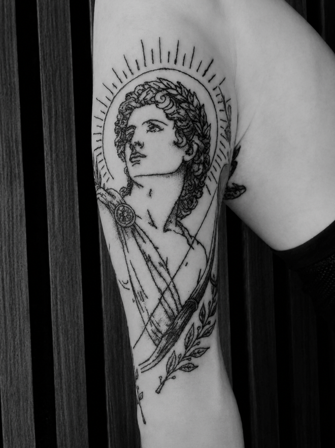   ( 180,- ) Rating Klant : ⭐⭐⭐⭐⭐
- Moderne blackwork tattoo
- Custom design, afgestemd op de klant
