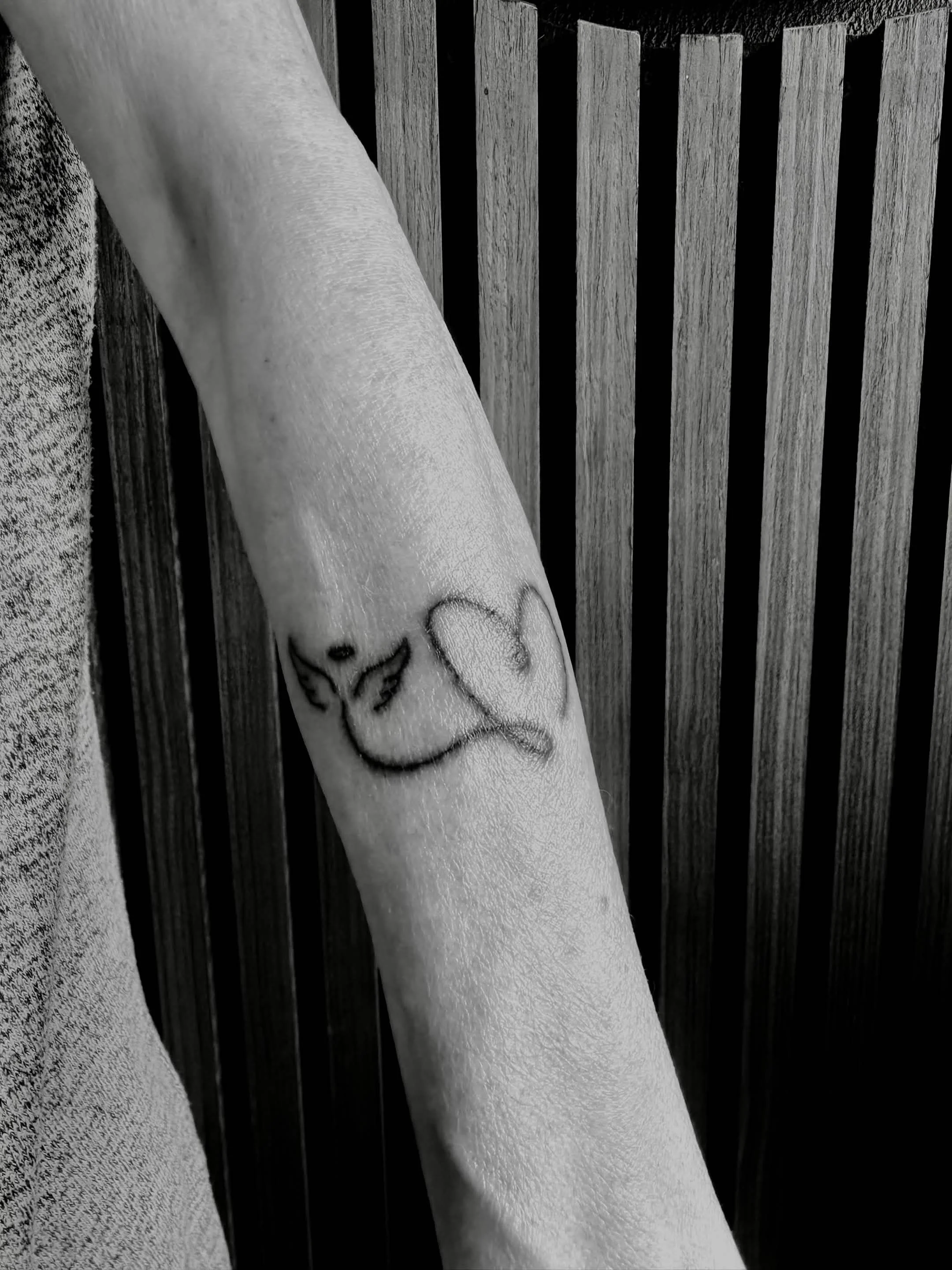   - ( 30,- Actie  ) Rating Klant: ⭐⭐⭐⭐⭐ Minimalistische fine line micro tattoo