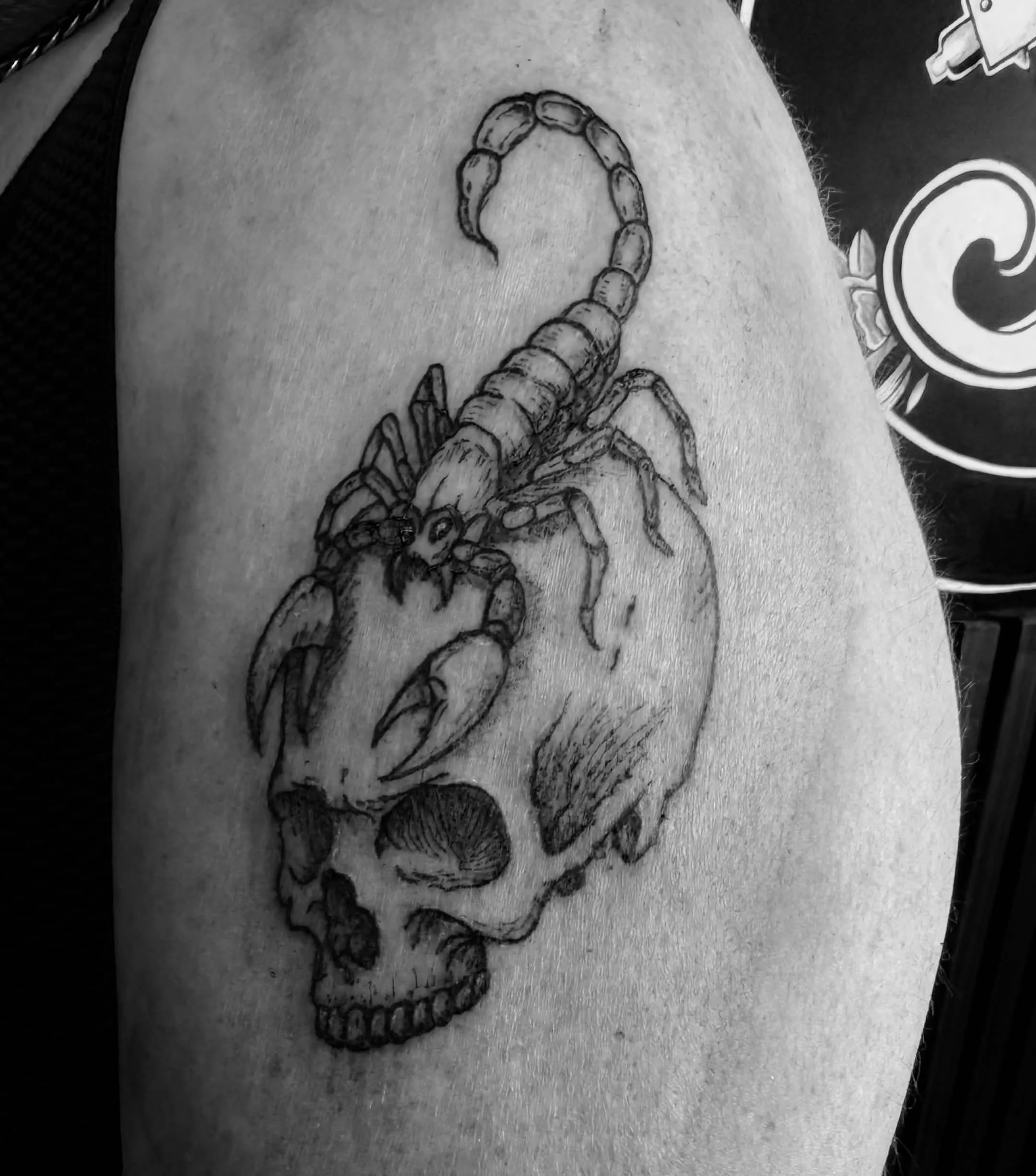   - ( 180,- ) Rating Klant: ⭐⭐⭐⭐⭐ black and white tattoo