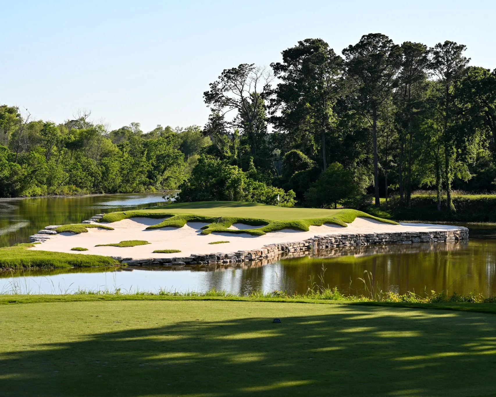 Whispering Pines Golf Club: Holes 14 &amp; 15