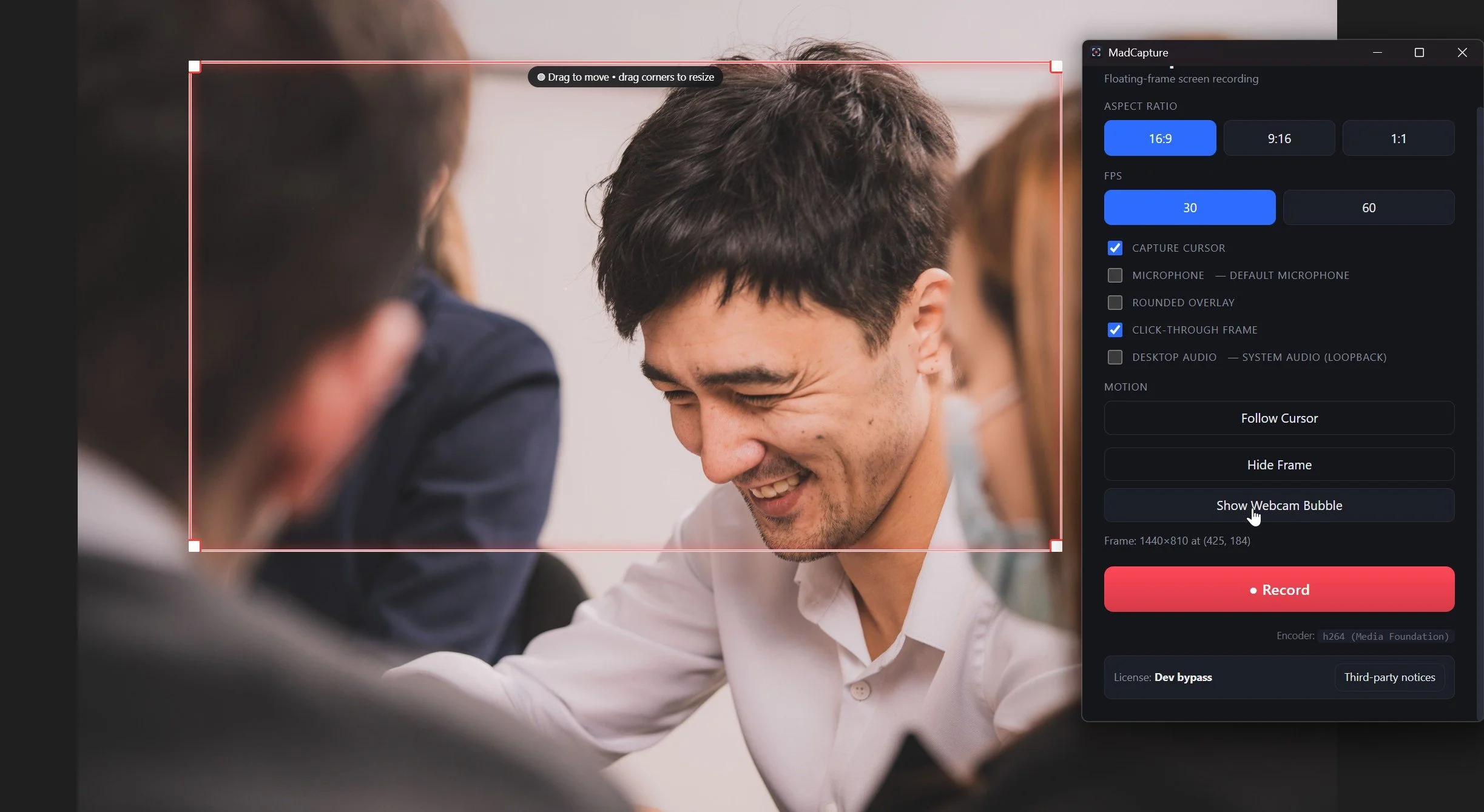 MadCapture recording a region of the screen inside its red floating frame, with the control panel showing aspect ratio, FPS, audio and motion options.