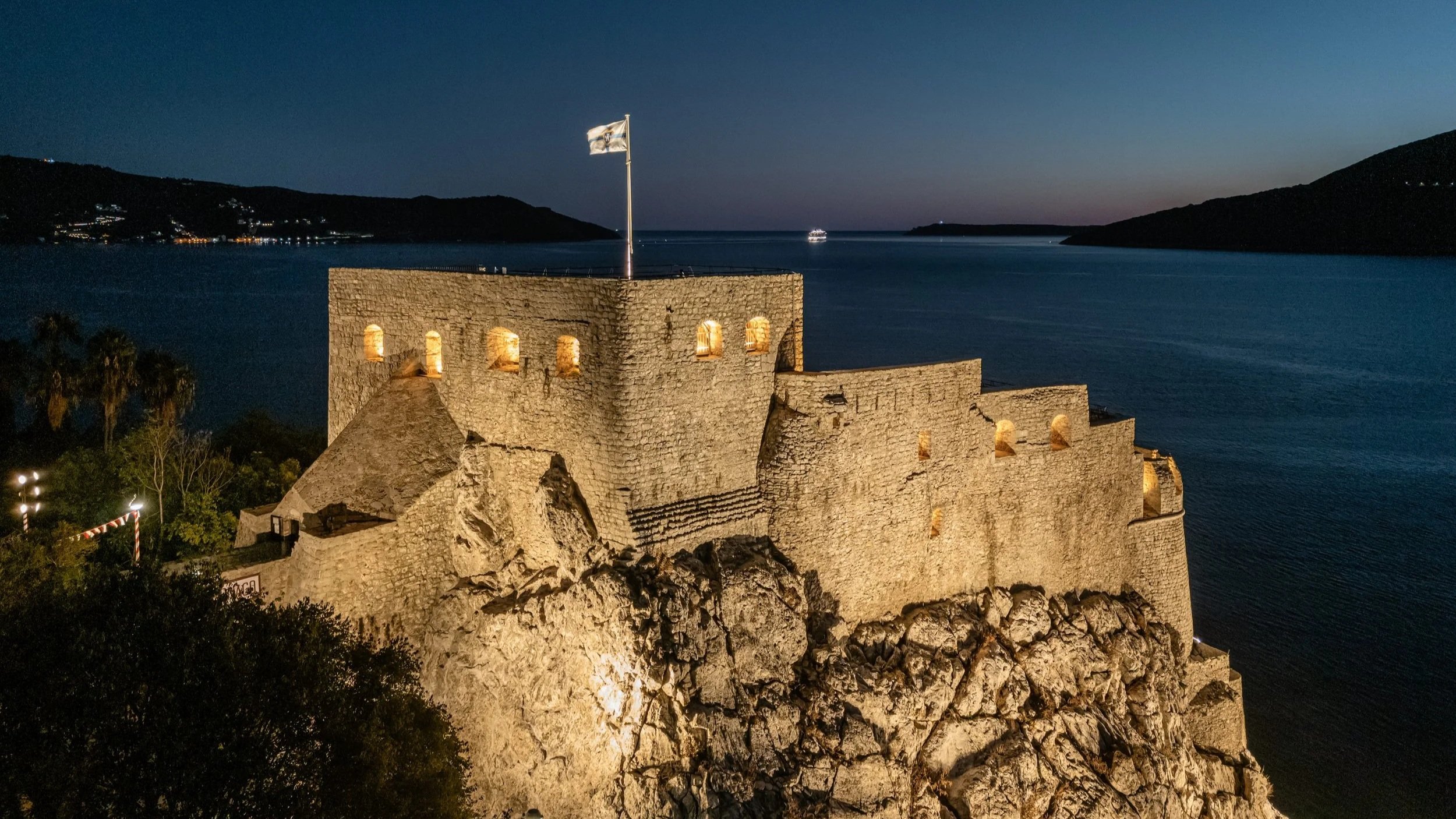  1. Forte Mare, Herceg Novi, Crna Gora   
Kulturno nasleđe
Projektovanje, isporuka i implementacija sistema arhitektonske rasvete i upravljanja
Fotograf: Miloš Samardžić
