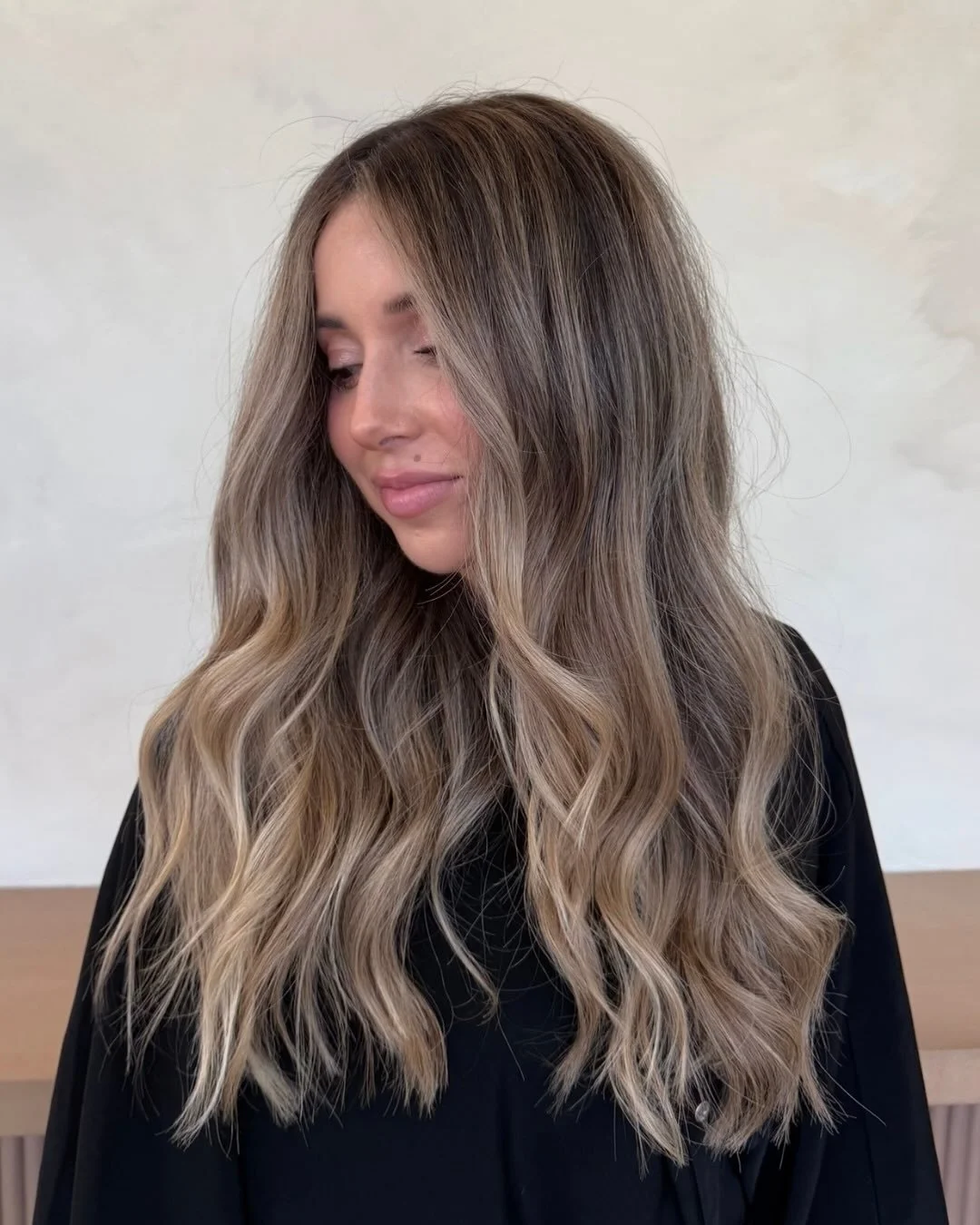 Thinking about getting your hair done?&hellip;

Consider this your official sign ✨

Our senior stylist @alanavibaker did wonders on this client and now shes ready for all her summer festivities&hellip; 🌞

Appointments available now at stemsalon.com
