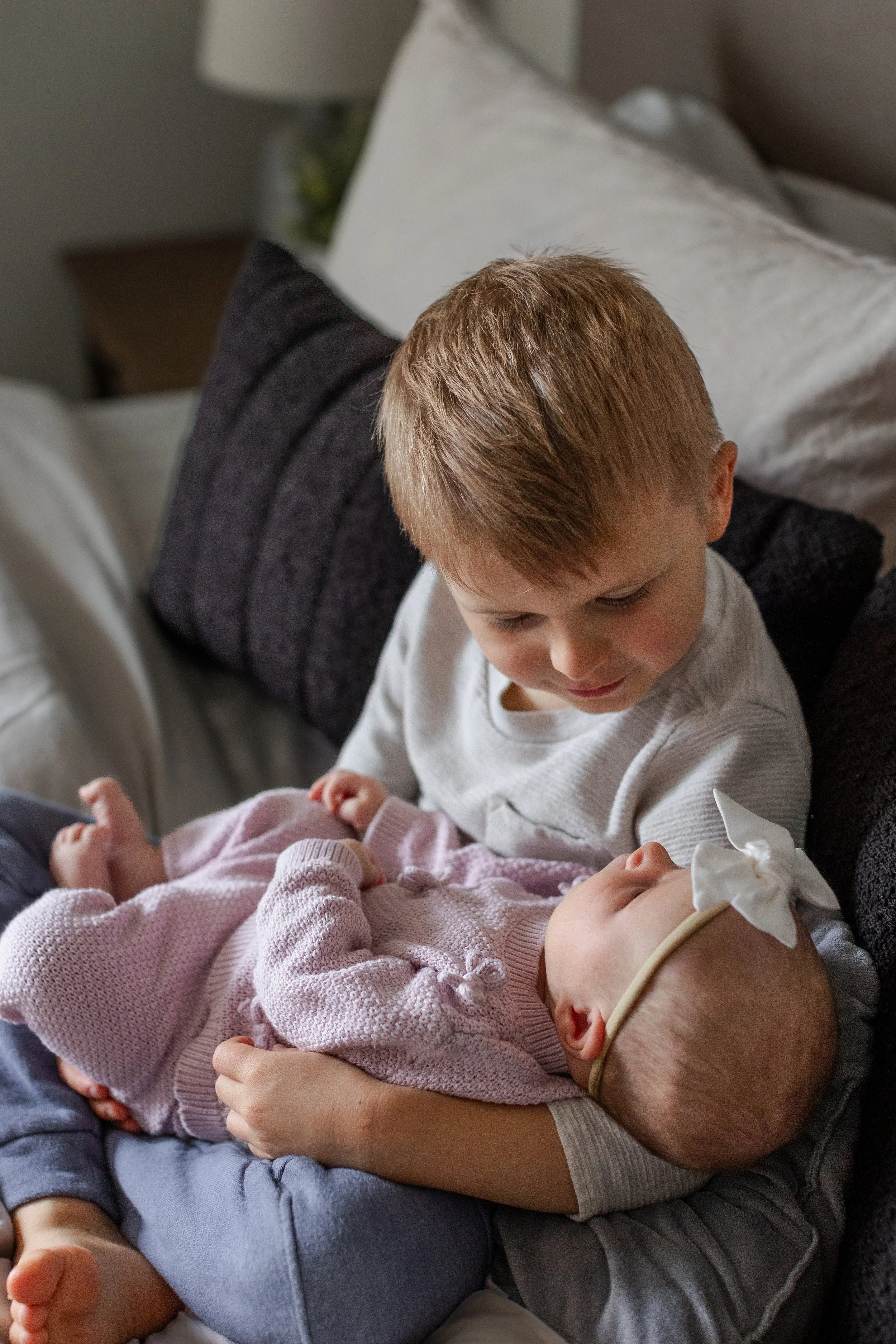 toddler-sister-newborn-in-home-colorado-springs.jpg
