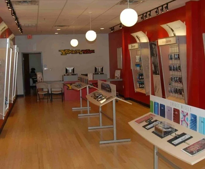 YaketyYak's old interior design with hardwood floors and red accents