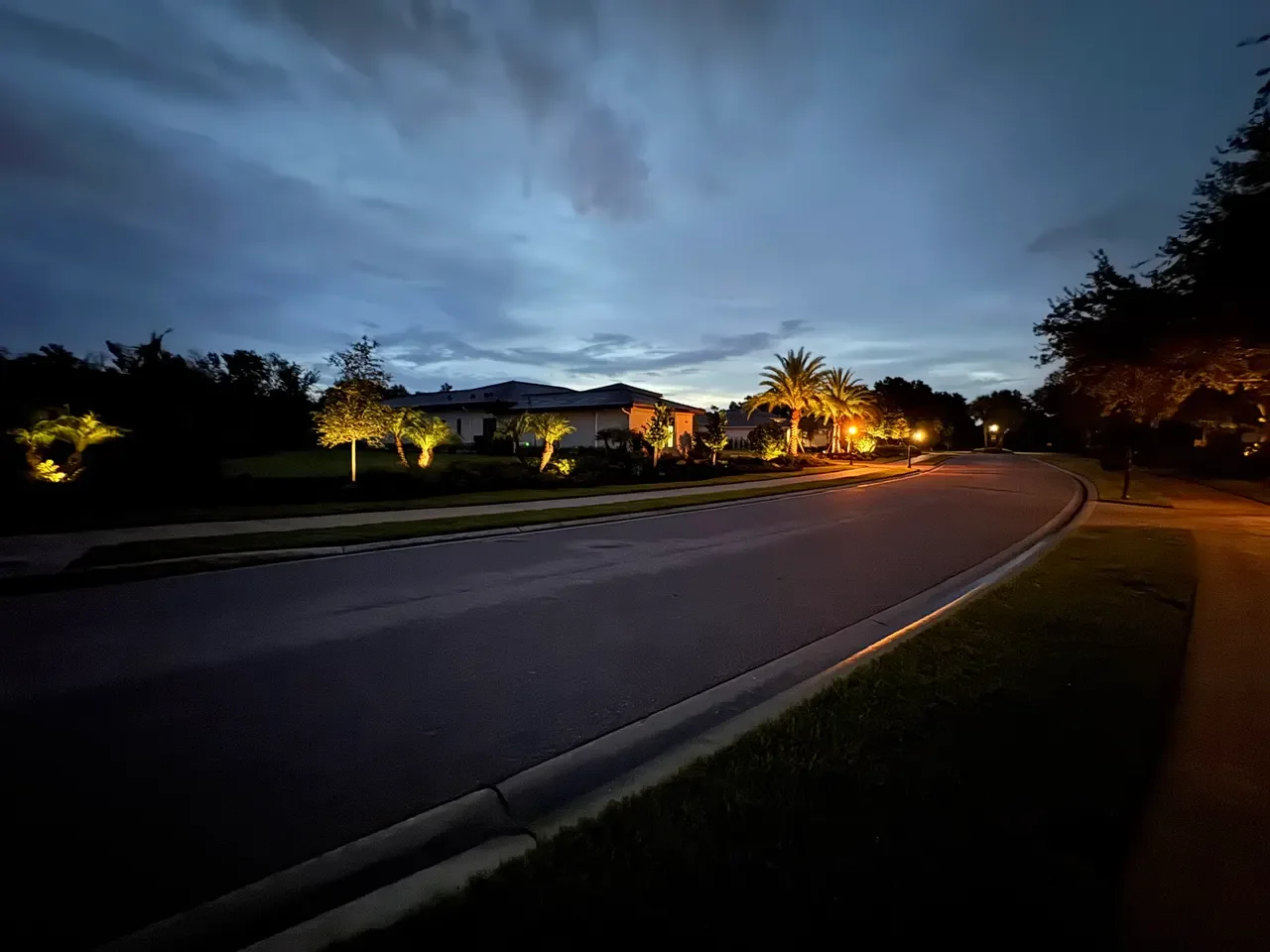 landscape_lighting_at_night_ssl-website-images-515.webp