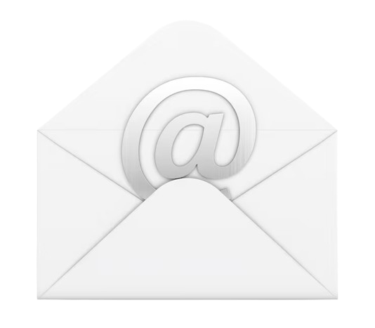 Une enveloppe blanche avec l'icône '@' en relief sortant de l'ouverture.