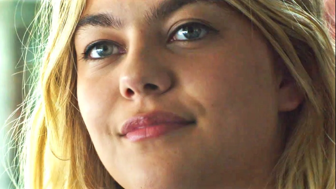 Jeune femme blonde avec des yeux bleus）」}**