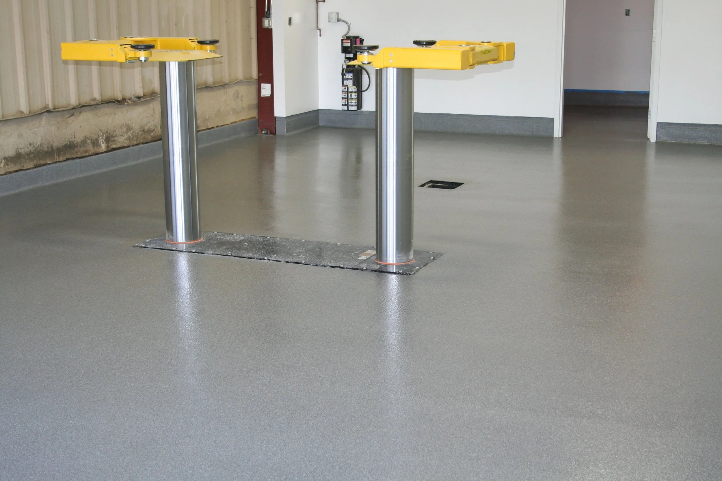 Automotive Service Bay Seamless Polyaspartic.jpg