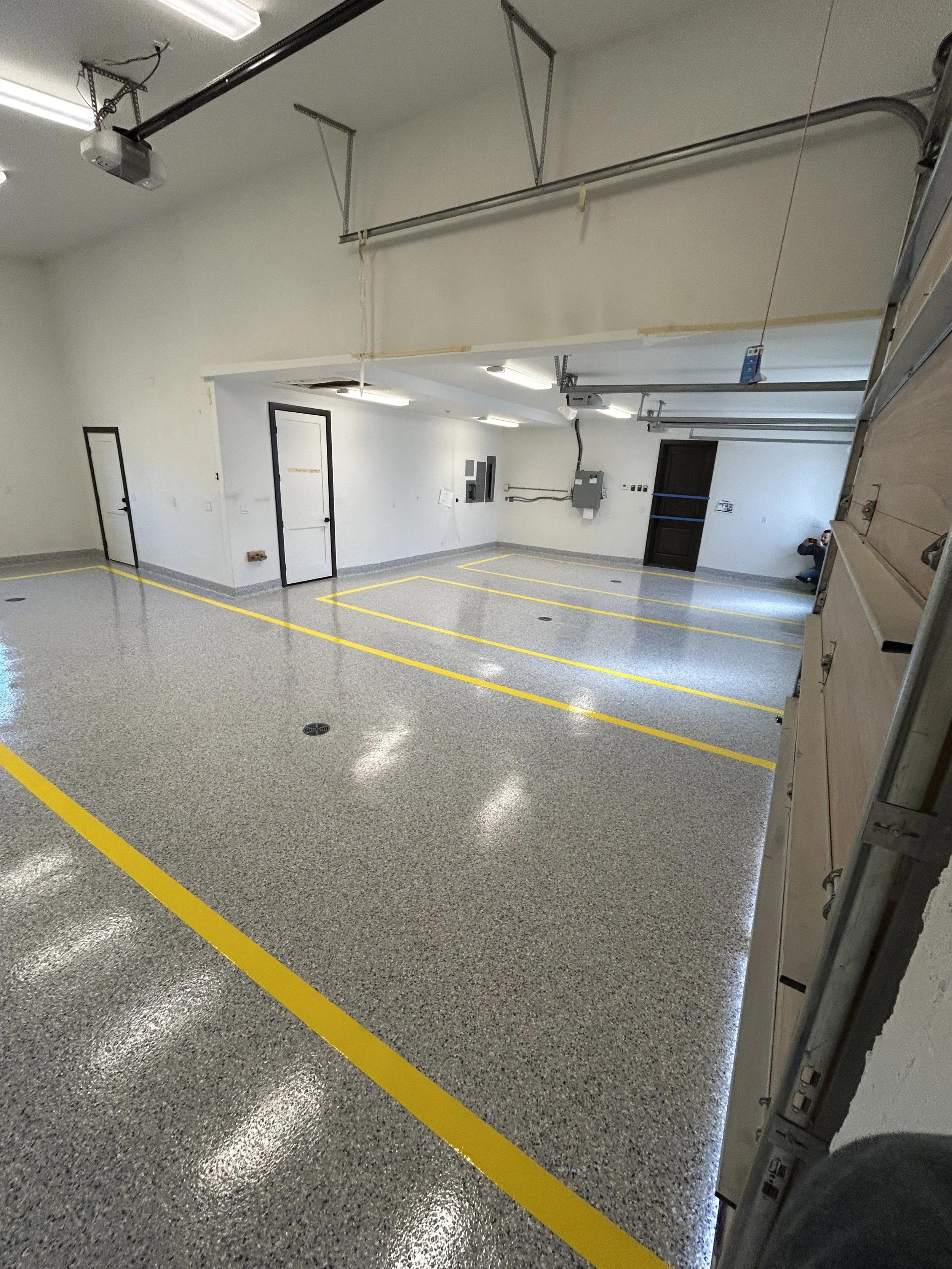Breckenridge Seamless Garage Floor with Safety Lines.jpg