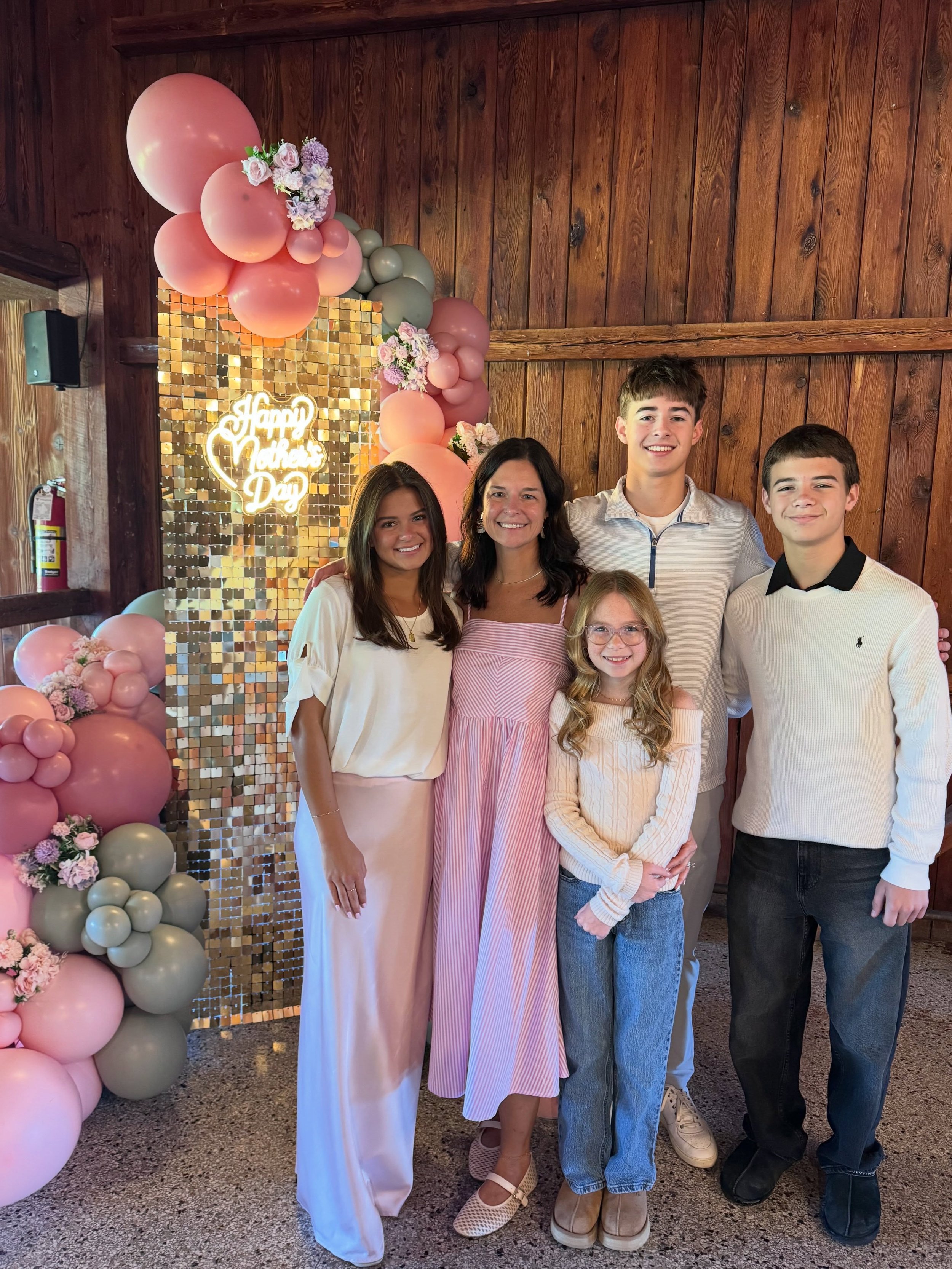 Happy Mother&rsquo;s Day to all of the wonderful mamas out there 🩷🤍💚

I had a wonderful brunch with my babies at @davisoncountryclub this afternoon, and now spending qt with my mom and sister. Enjoy your day, ladies!