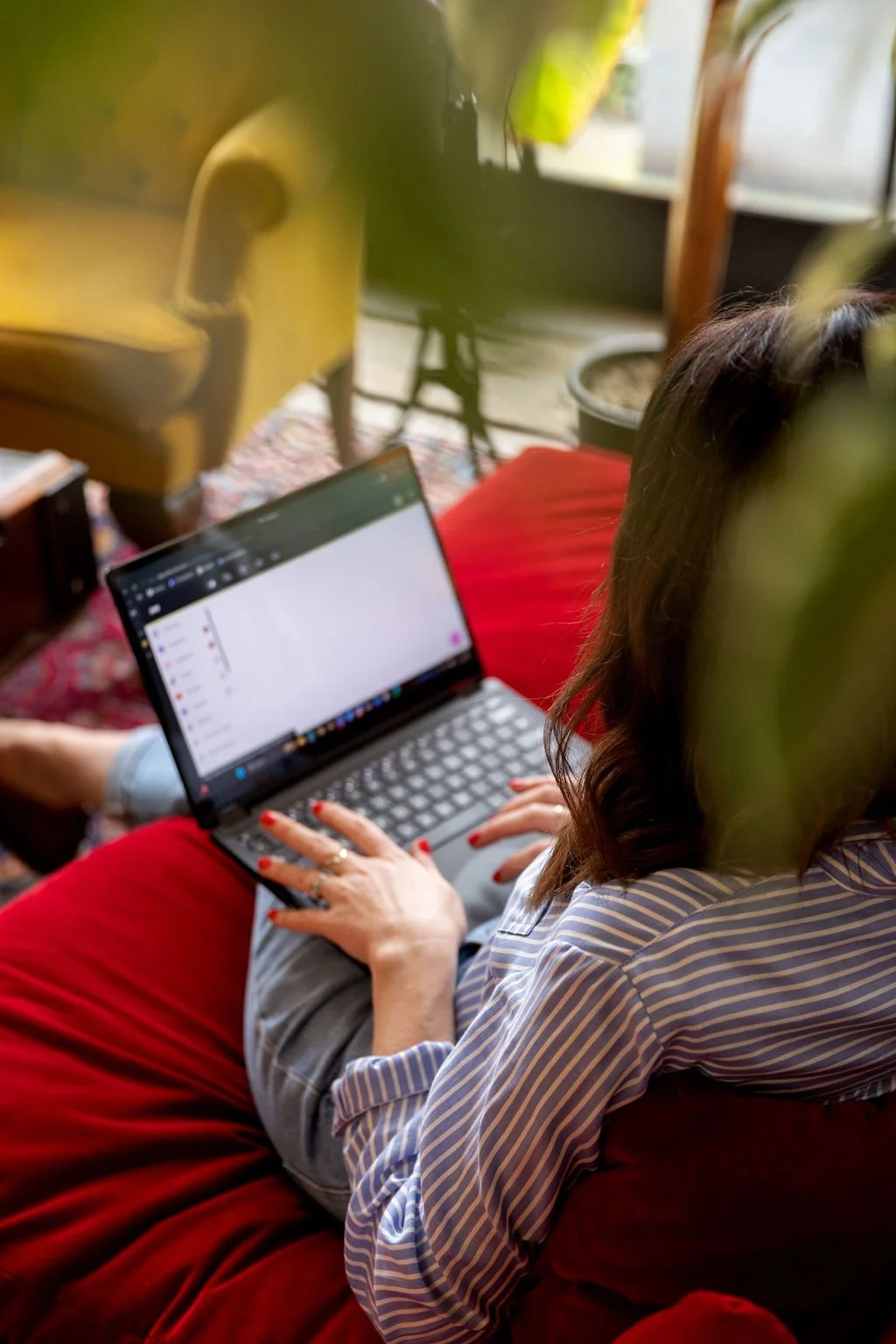 Professional social media support for online businesses and small brands