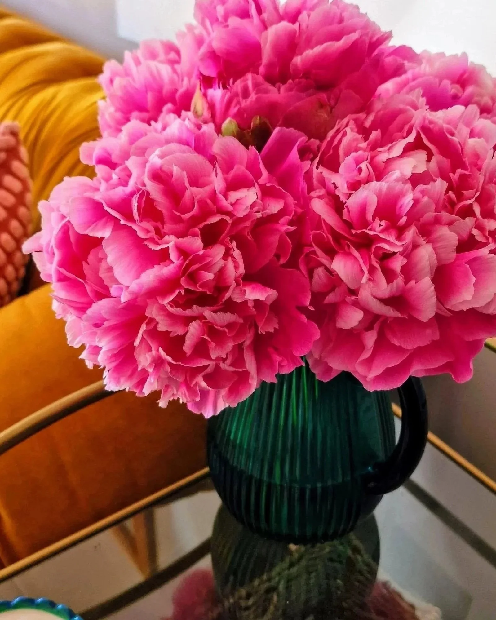 Social media manager helping service-based businesses build trust online.