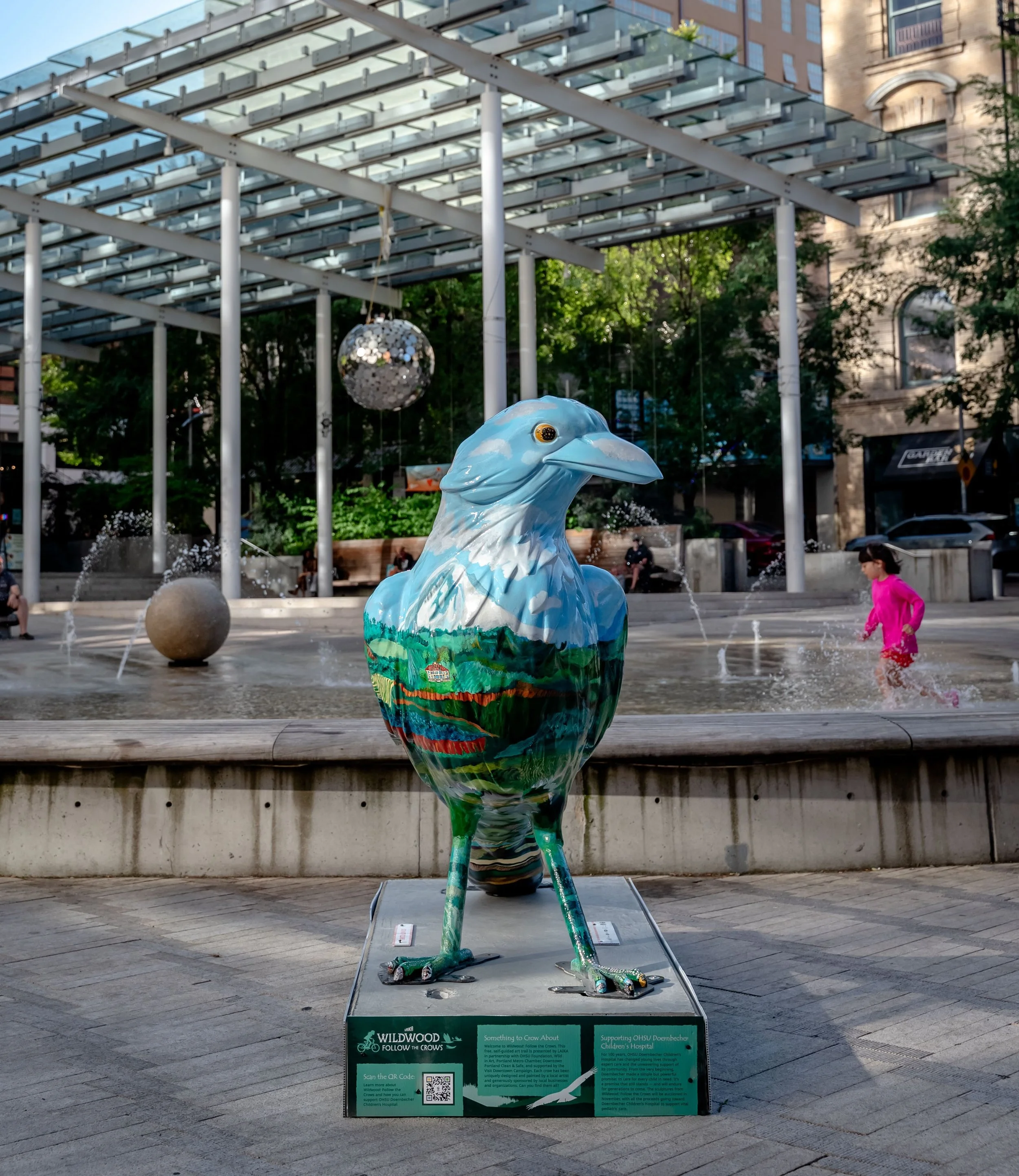 Come by the park to meet our @wildwoodfollowthecrowspdx crow &lsquo;Flying Fields Forever&rsquo; by artist Sue-Del McCulloch!🐦&zwj;⬛✨ 

&ldquo;This crow is inspired by that sense of wonder, the feeling that something meaningful is happening just ove