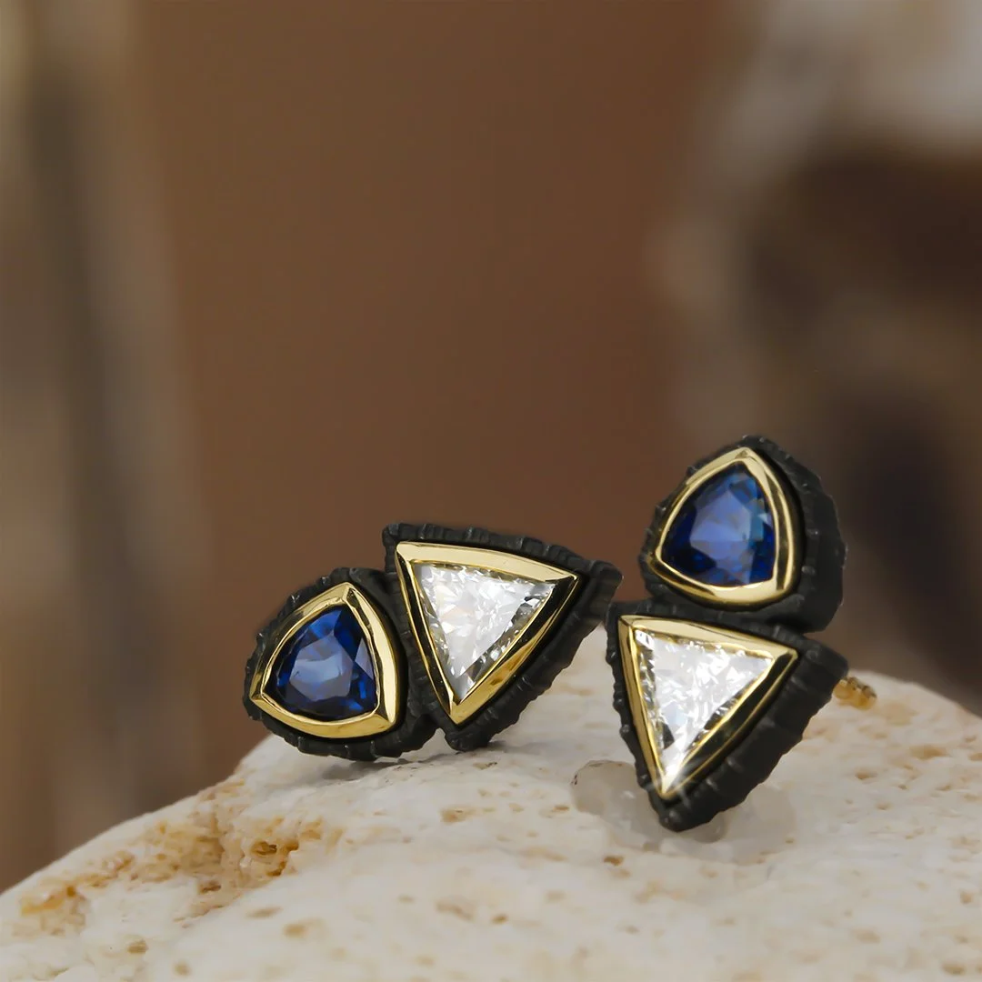 chroma_earring_stud_dia_sapphire_trillion.jpg