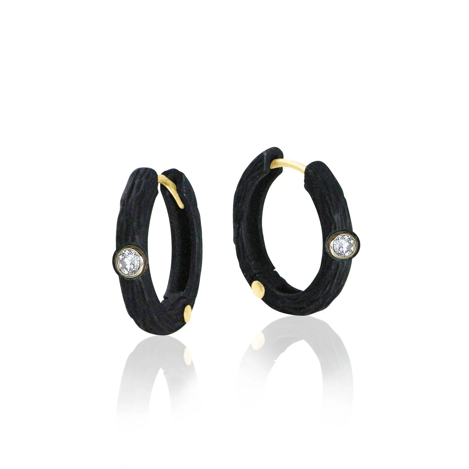 PEBBLE XS HUGGIE EARRINGS