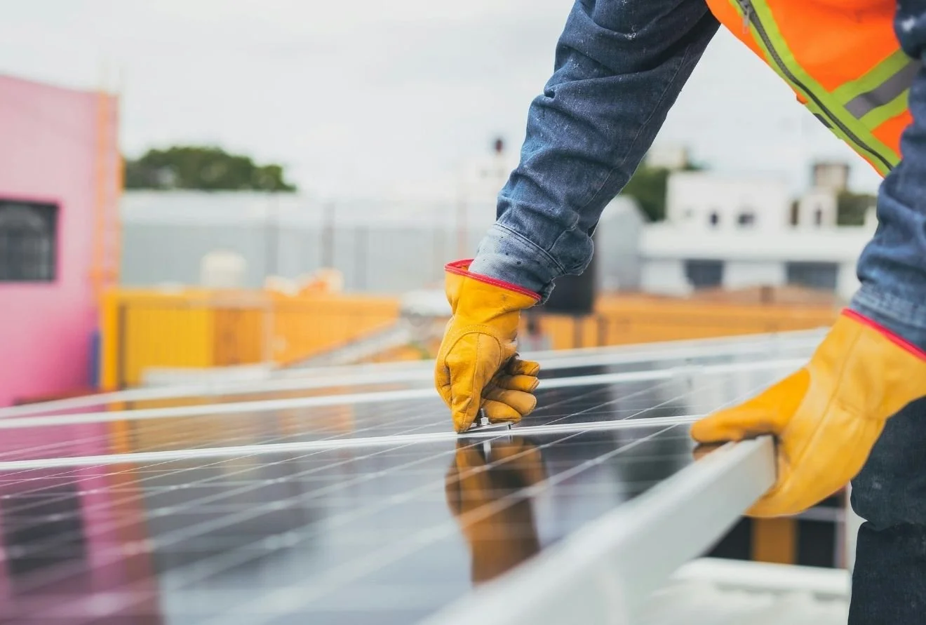 Suministro de estructuras y herrajes para sistemas solares | Servimx