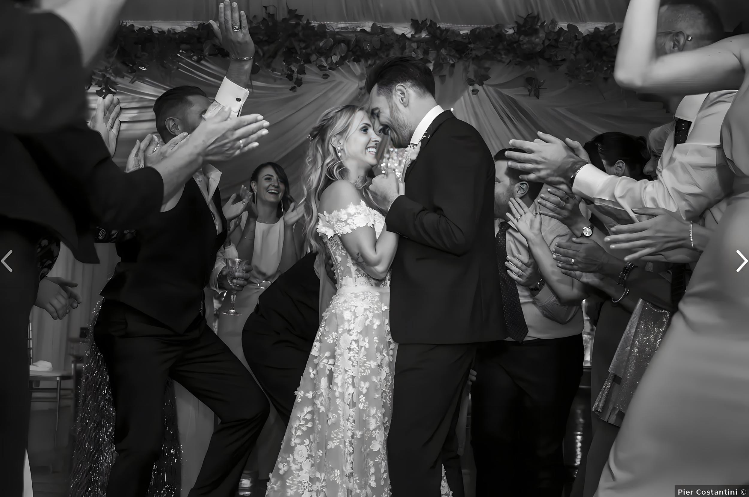 Primo ballo degli sposi in bianco e nero: un momento magico e senza tempo. Intrattenimento e musica per matrimoni eleganti a Roma con MDM Eventi