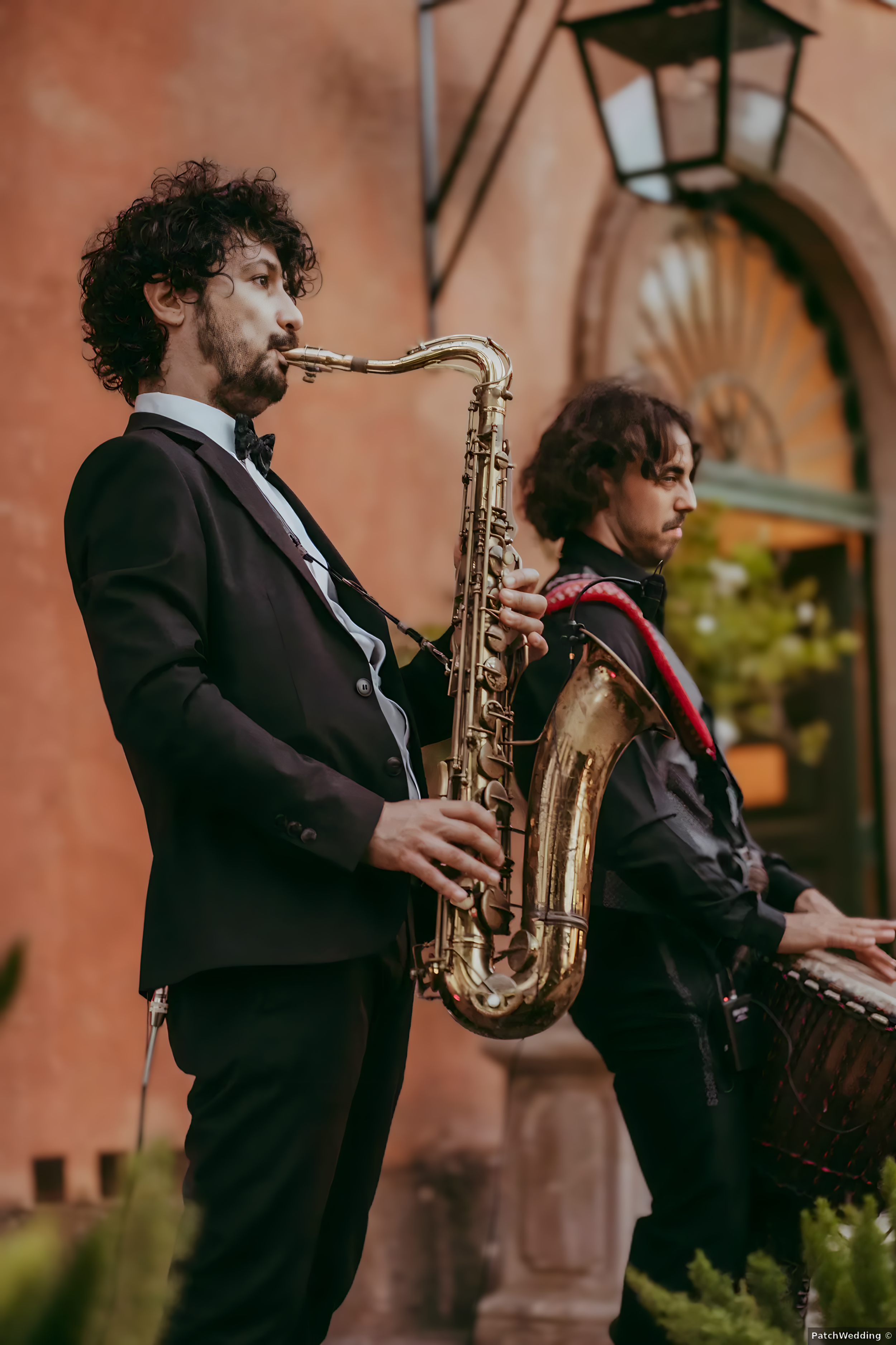 Duo musicale con sassofonista e tastierista per l'aperitivo di nozze. Musica dal vivo elegante in una location storica a Roma con MDM Eventi