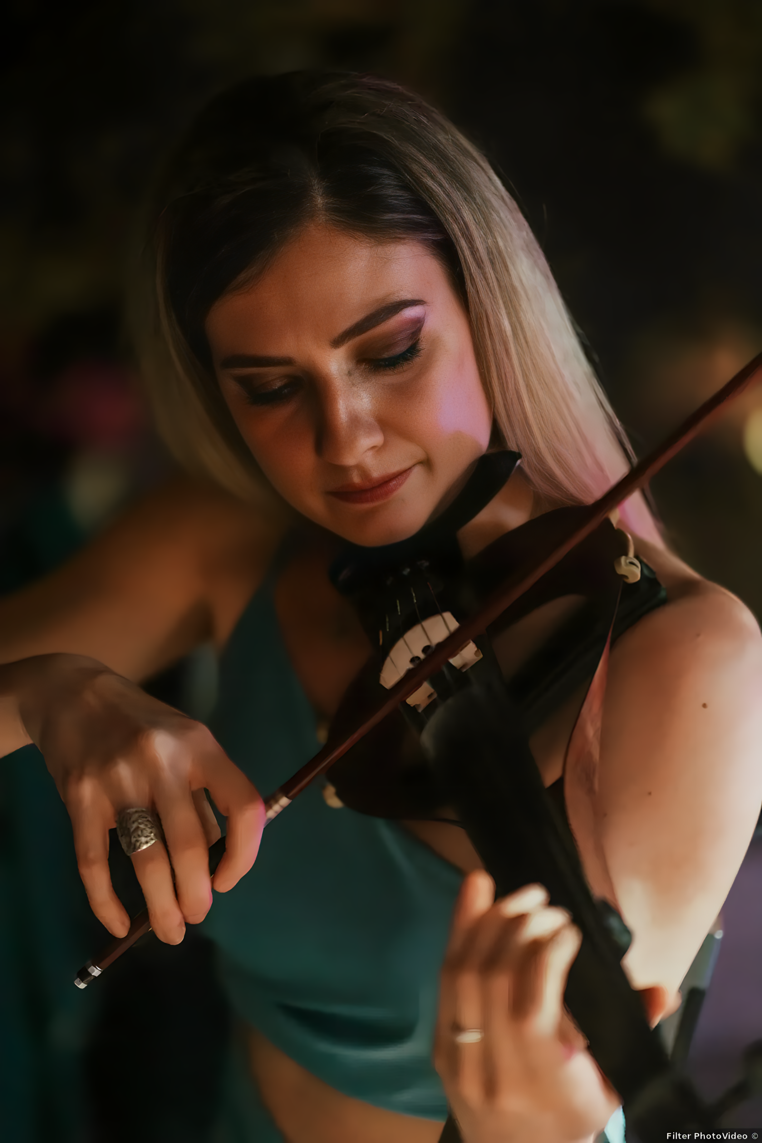 Violinista professionista per cerimonie e ricevimenti di nozze. Musica dal vivo raffinata per il tuo matrimonio a Roma con MDM Eventi.