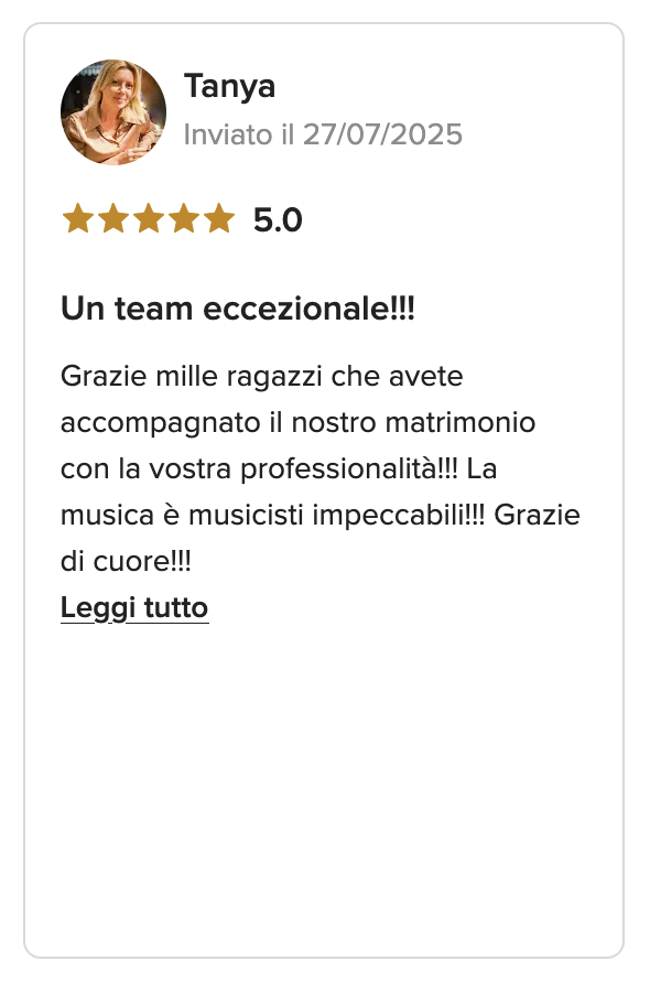 Screenshot di una recensione a 5 stelle di una cliente soddisfatta che loda la professionalità di Mirko e Giulia per l'organizzazione del suo matrimonio