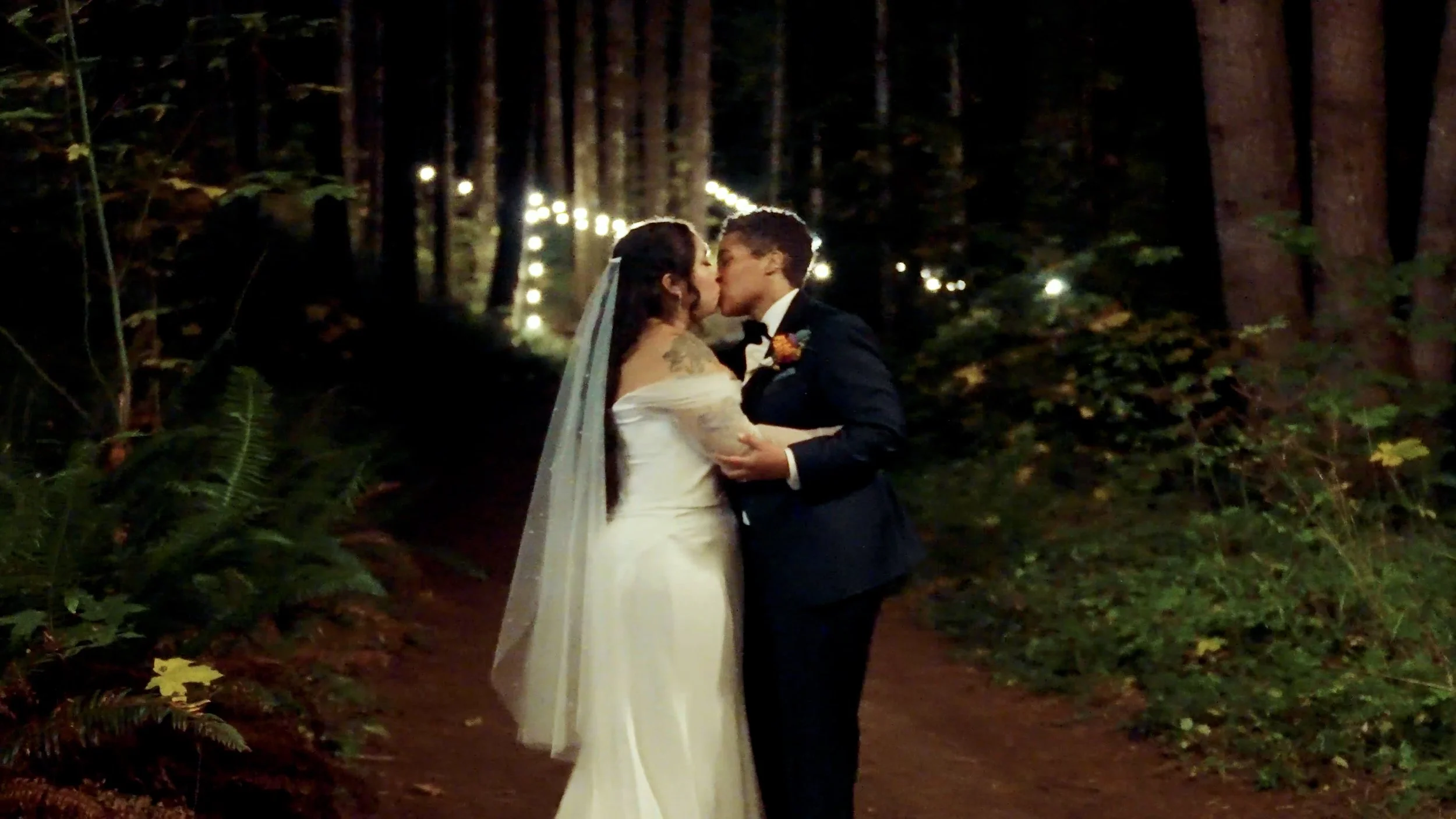 ZOE AND JEFF WEDDING @EMPRESS ESTATE 10.13.00_14_51_21.Still044.jpg