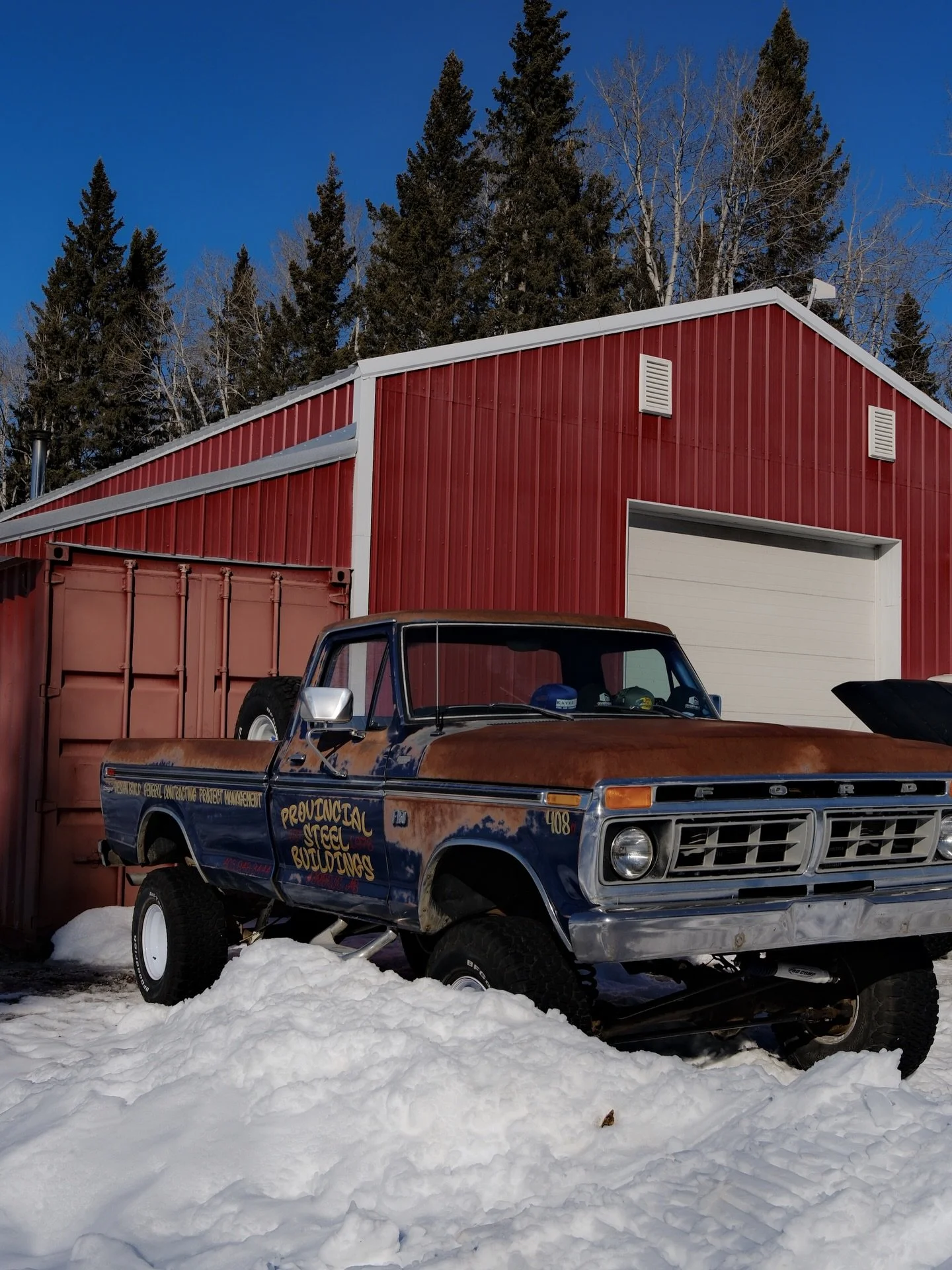 Some weekend snaps as we wait for the spring thaw 📸🔥

1976 F150 to start us off 
Sledding &amp; old trucks 🤝
1979 Ford Bronco - Jade green with original painted stripes 
Devo
1969 F250 tucked away 
The good old stuff - still works! 
Old &lsquo;75 