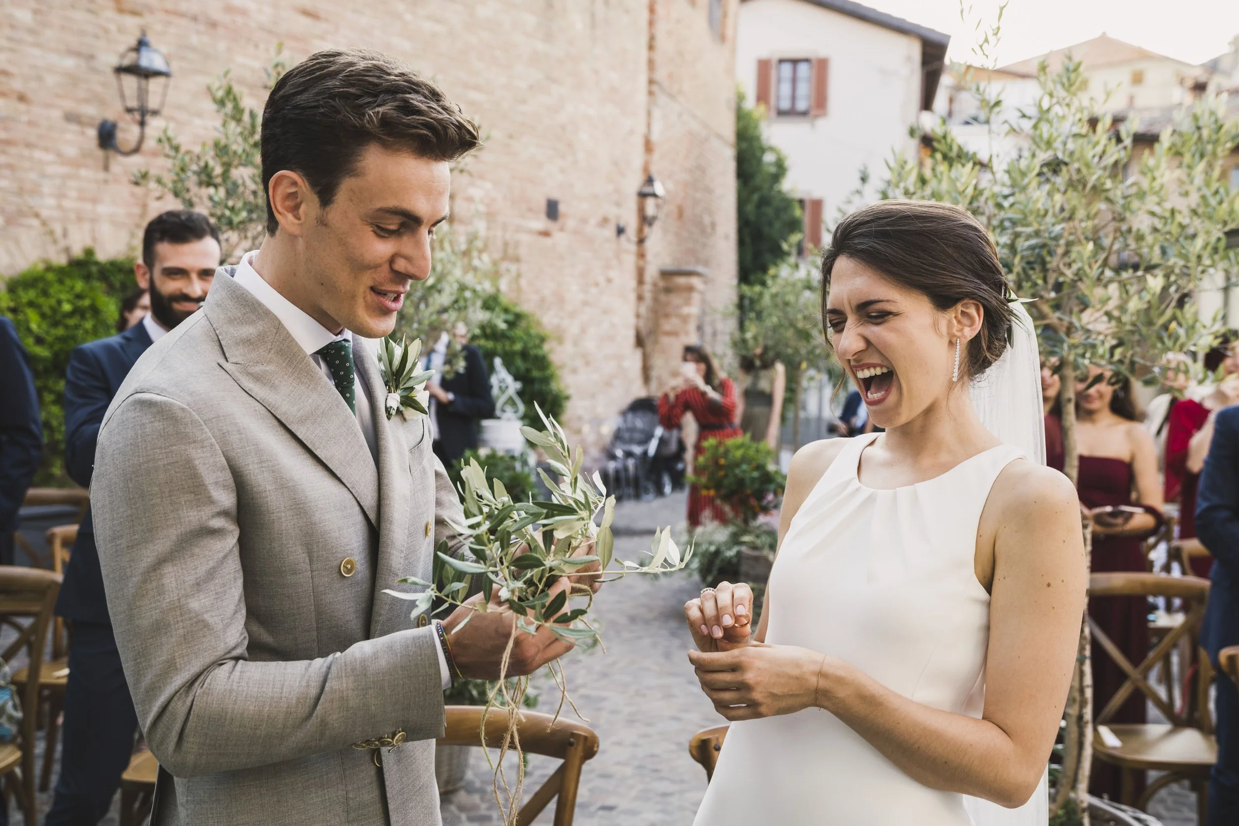Le promesse e lo scambio degli anelli durante la cerimonia, uno dei momenti più importanti del reportage fotografico di matrimonio.