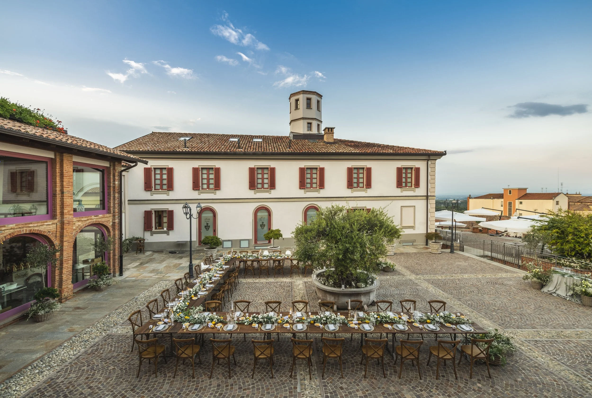 Il Ricevimento del matrimonio raccontato nel nostro servizio fotografico, tra atmosfera, emozioni, dettagli dell’allestimento e momenti condivisi.