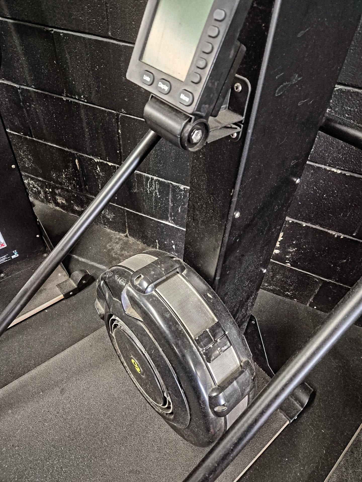 Ever looked closely at a ski erg? 👀
Yeah&hellip; didn&rsquo;t think so.

These machines collect dust, chalk, sweat, (and a few tears in a WOD) in the weirdest places; rails, cords, vents&hellip; the spots no one sees but definitely feel over time. A